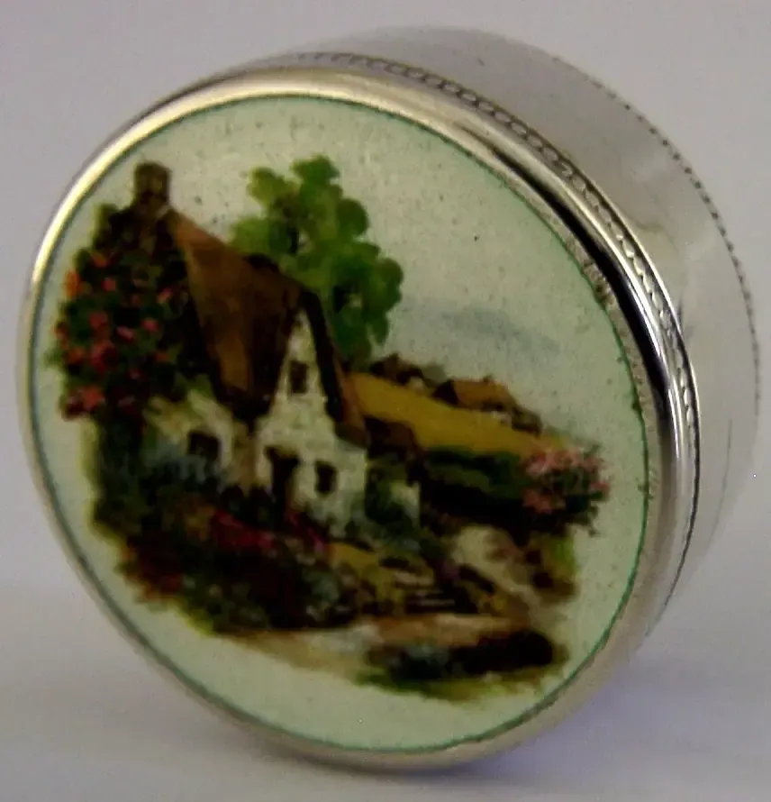 Boîte en argent massif sterling et émail, scène de chaumière, 1983