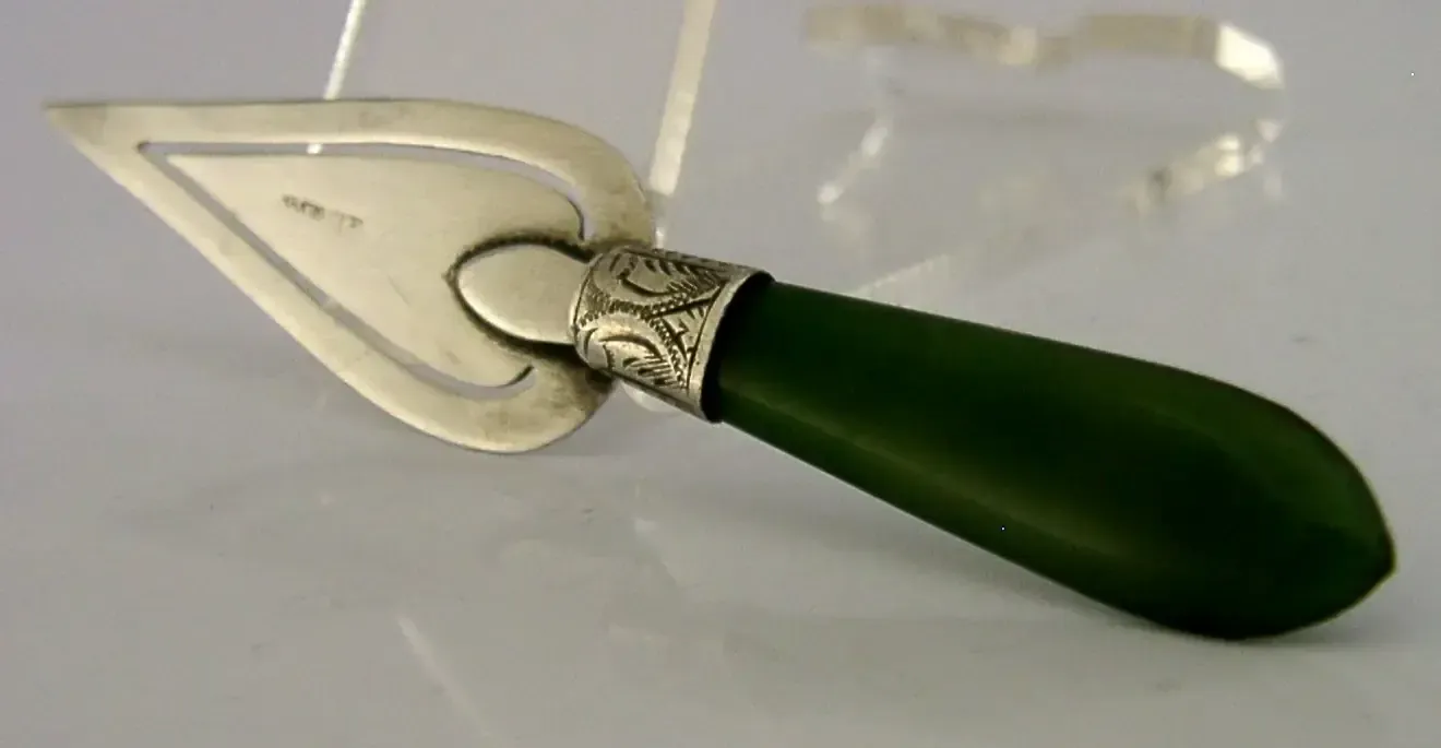 Marque-page en argent sterling anglais avec manche en jade de Nouvelle-Zélande, forme de truelle, vers 1900