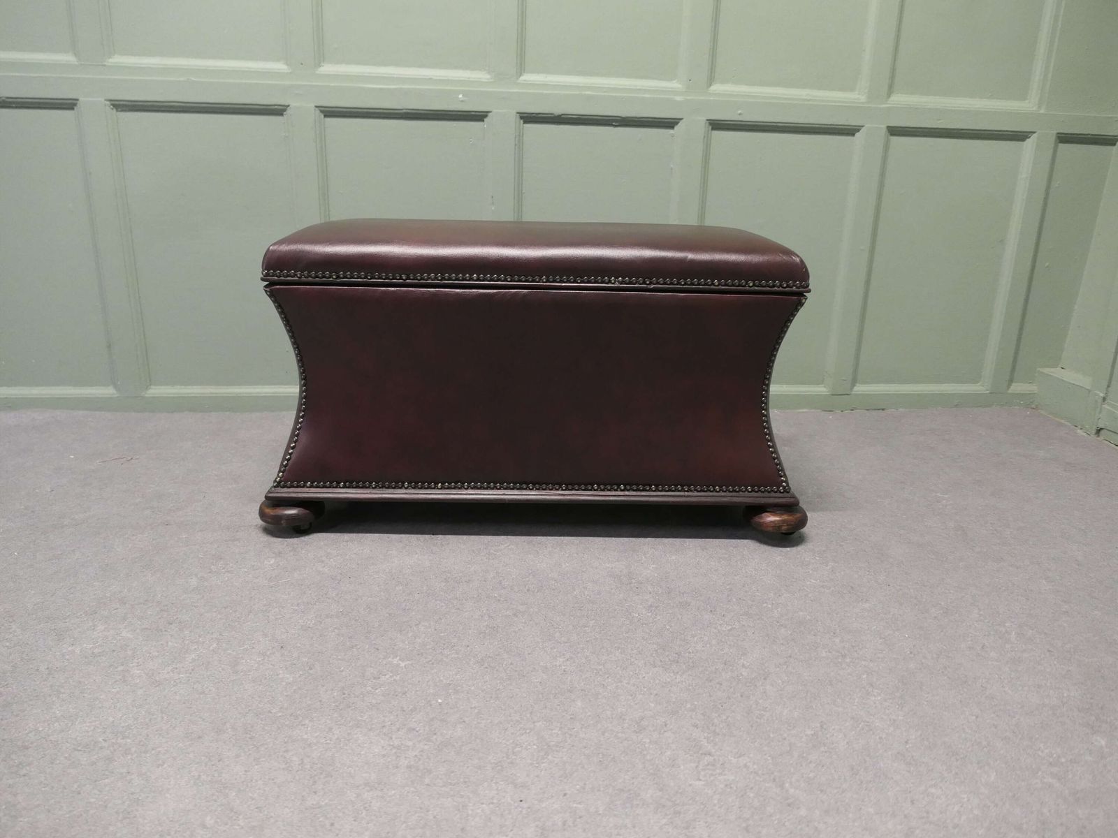 A Large Regency Waisted Leather Ottoman Or Window Seat The Ottoman Is Upholstered. photo vinterior