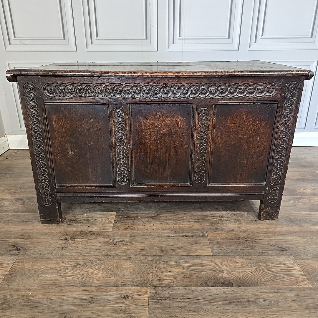 photo furniture Antique Coffer Blanket Box Trunk Oak – Carved Guilloche Panels – 18th Century