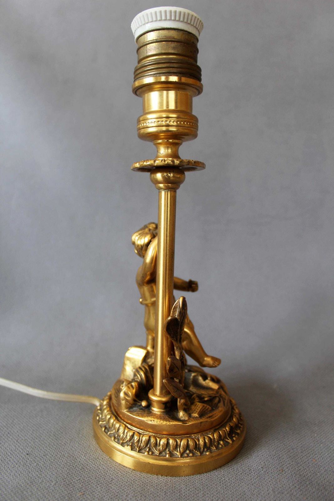 photo furniture Vintage Heavy Cast Brass French Lamp, In The Louis XVI Style, Putti Cherub, Gilt Bronze, Table Lamp, Works, Sculpture Figurine