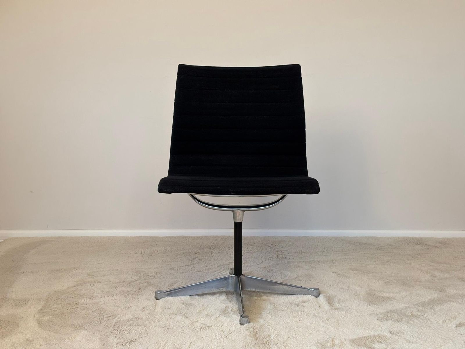 Model Ea 105 Aluminium Swivel Chair By Eames For Herman Miller, 1970s photo for sale