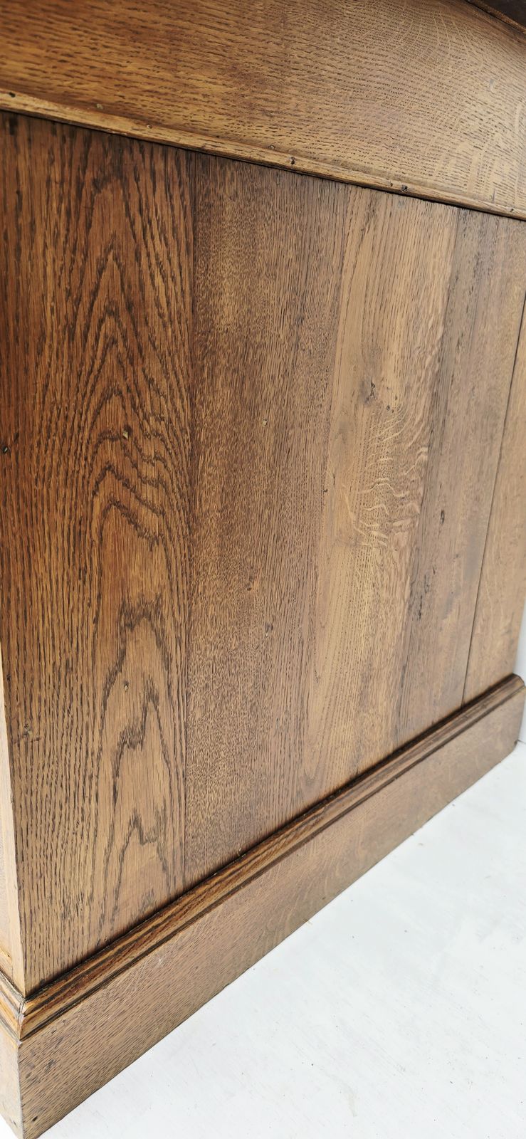 photo furniture Superb 19th Century Golden Oak Pedestal Desk.