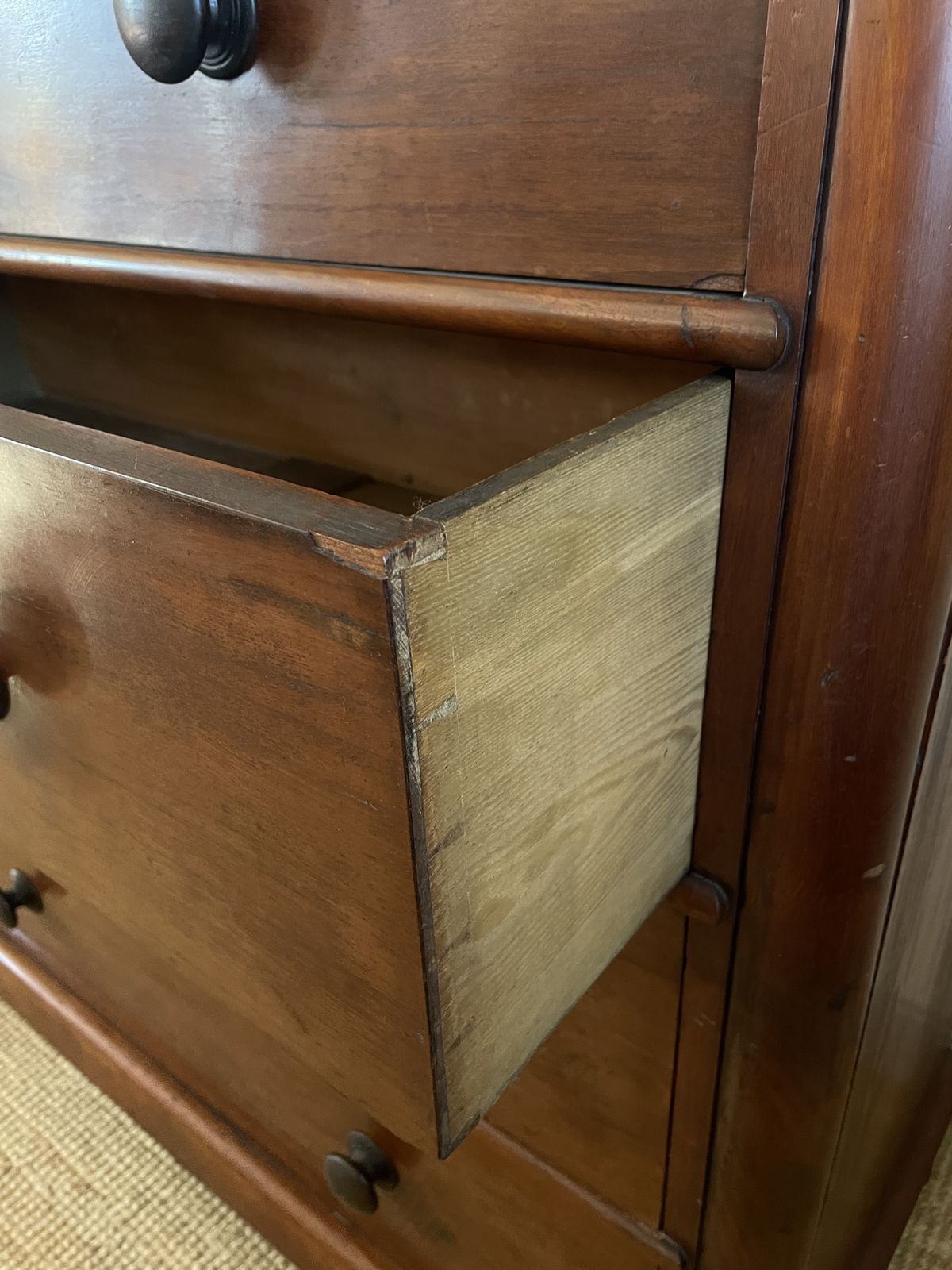 An Antique Mahogany Chest Of Drawers photo vinterior