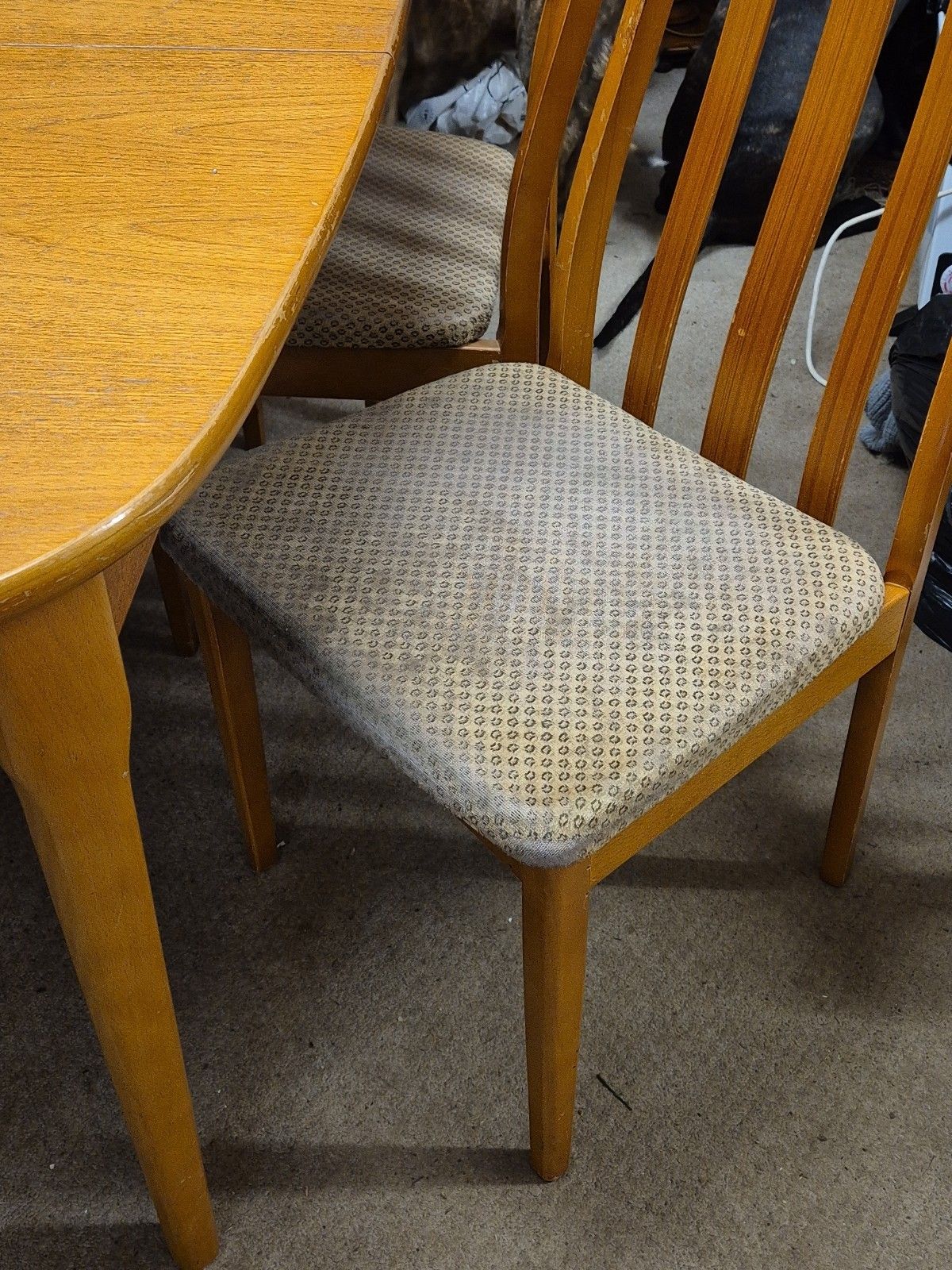 photo vinterior Stonehill Vintage / Retro (1989) Teak Oval Extending Dining Table & 4 Chairs