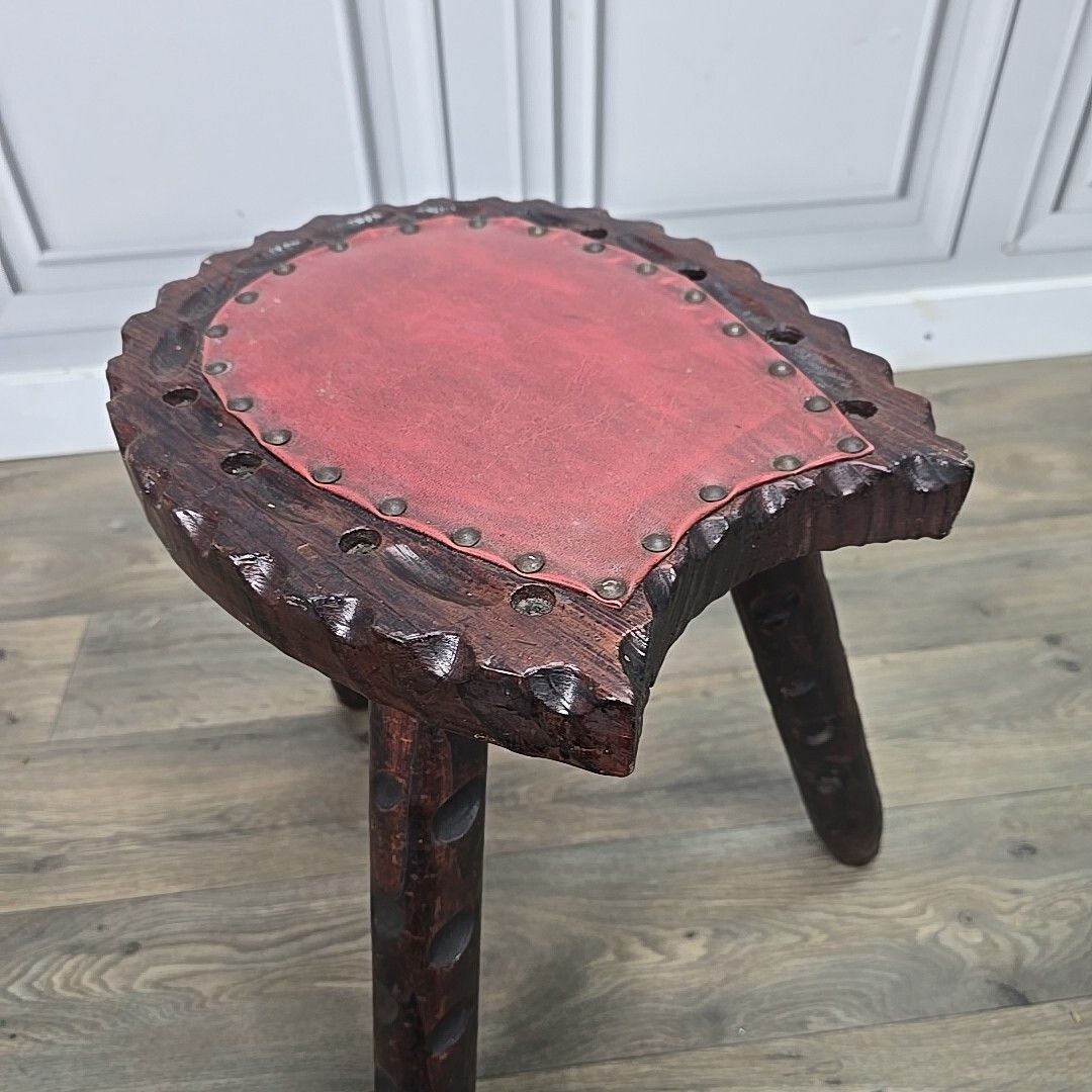 Retro Vintage Spanish Stool Brutalist Wooden Carved Horseshoe Tripod Seat photo vinterior