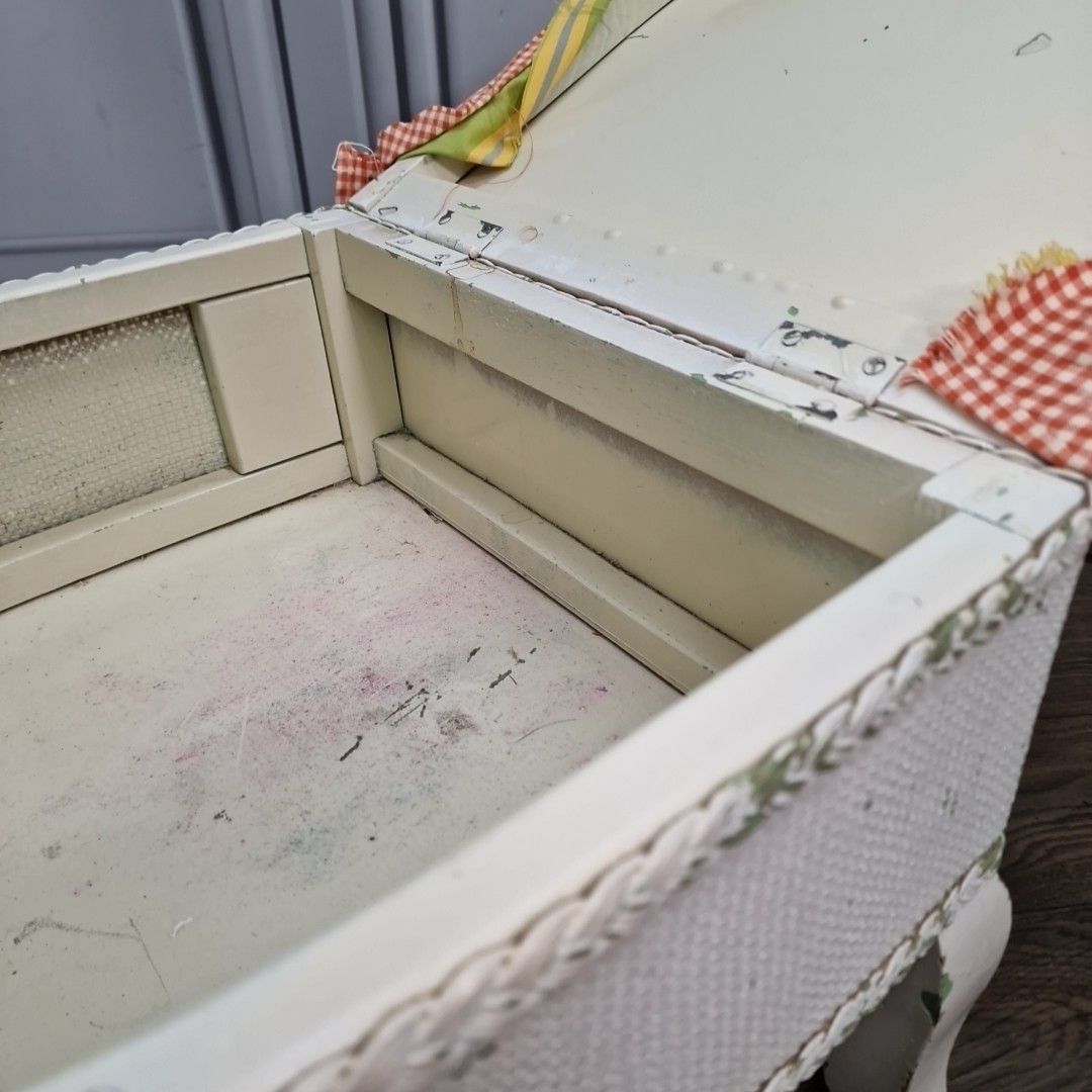 photo furniture Retro Vintage Mid Century Woven Wicker Chair Painted Seat Storage Tub Project