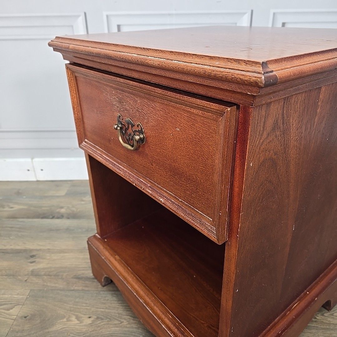 photo vintage Single Antique Georgian Style Bedside Cabinet Cupboard Table Night Stand Drawer