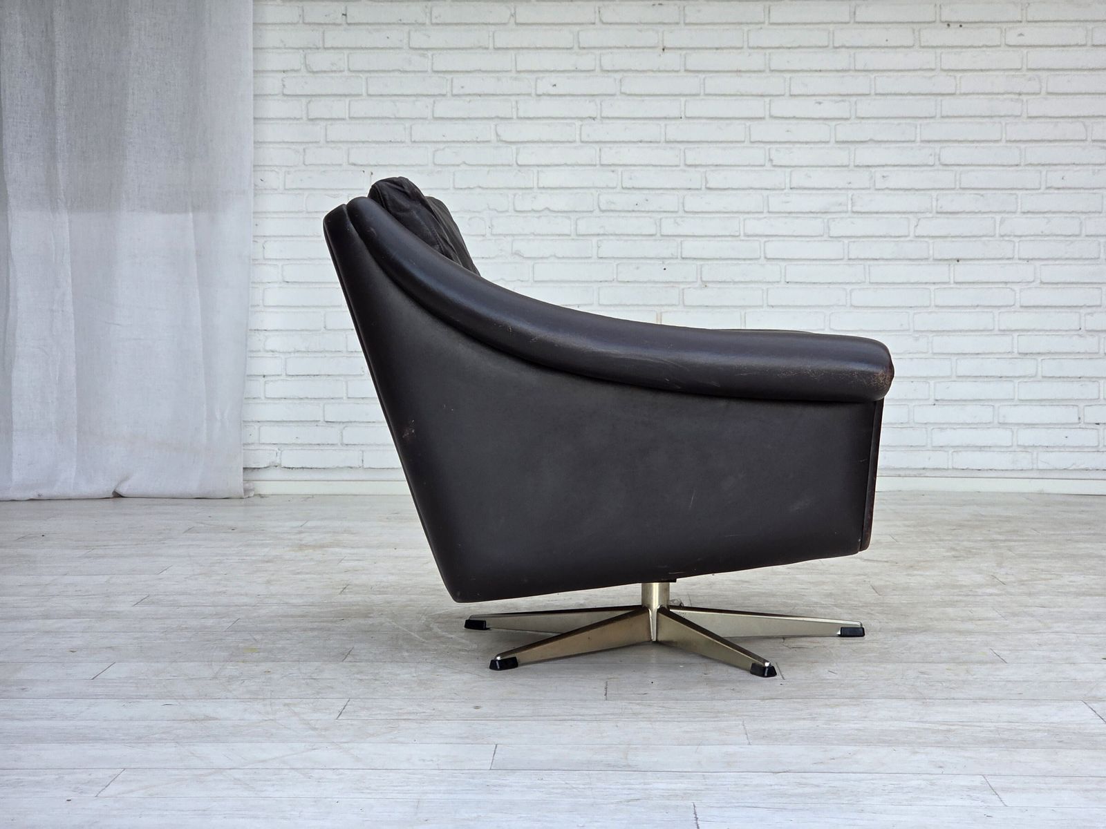Ca. Jaren 1960, Deense Draaifauteuil Van Aage Christensen, Meubelsleder. photo vinterior