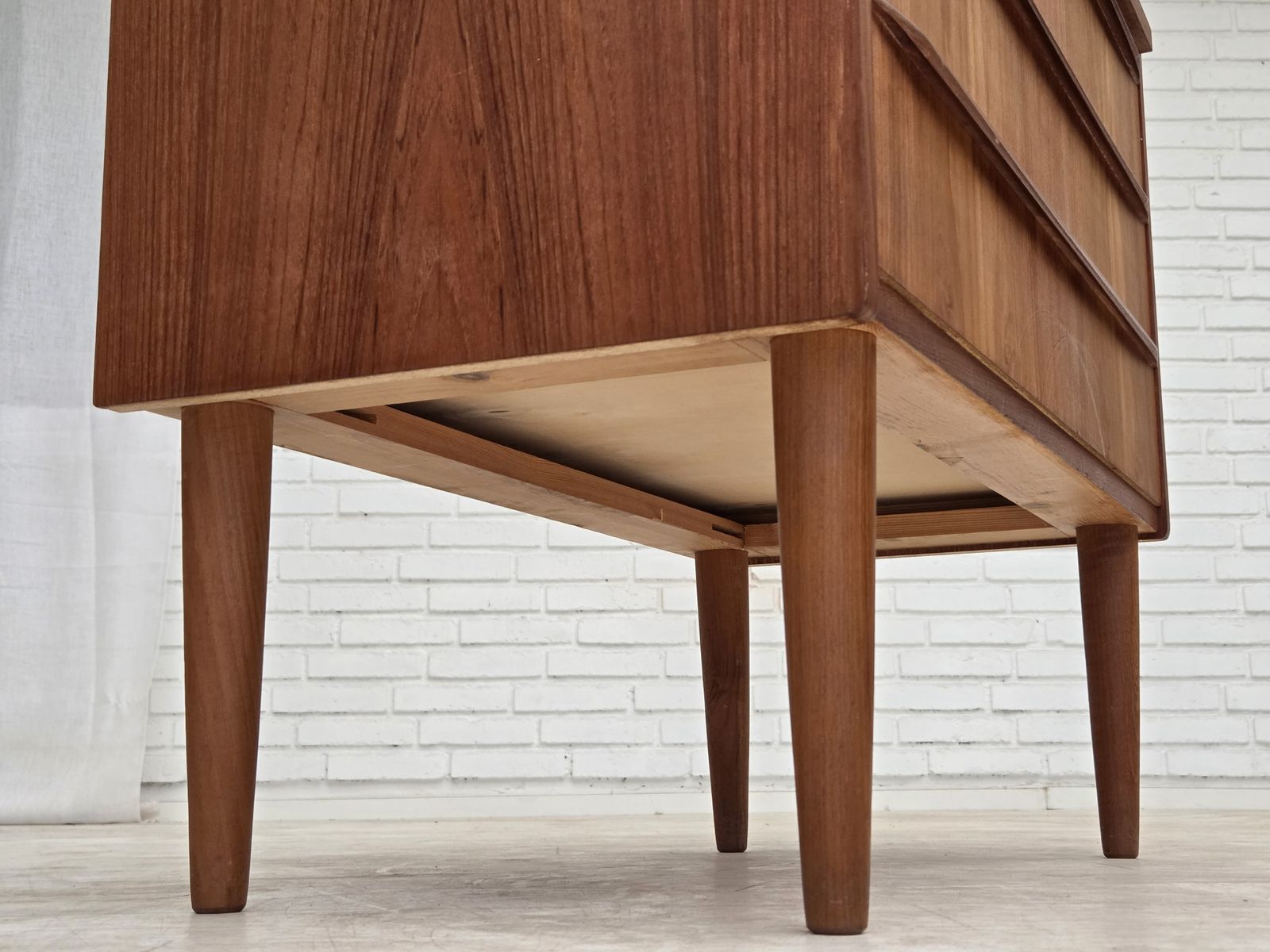 photo vintage 1970s, Danish Chest Of Drawers With A Folding Mirror, Teak Wood.