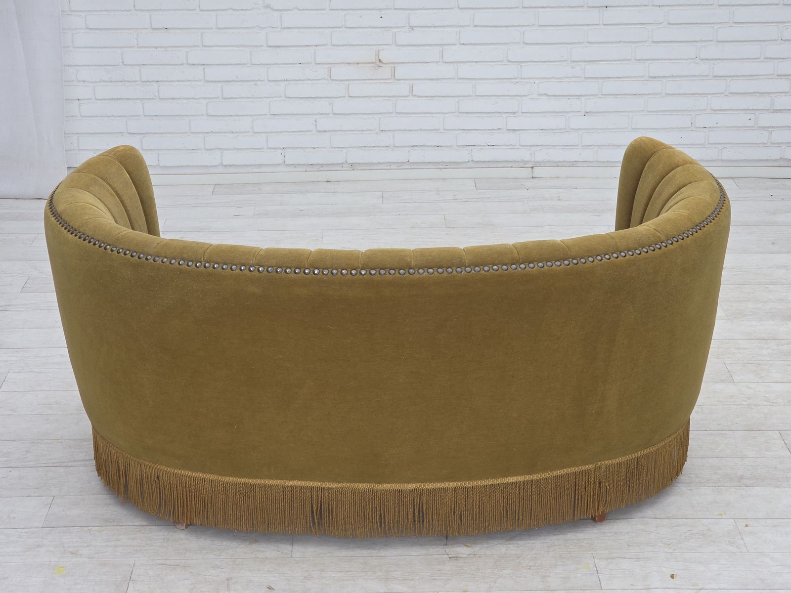Meubels Deense 2 Zits "Banana" Bank, Ca. Jaren 1970, Groen Meubelvelours. photo