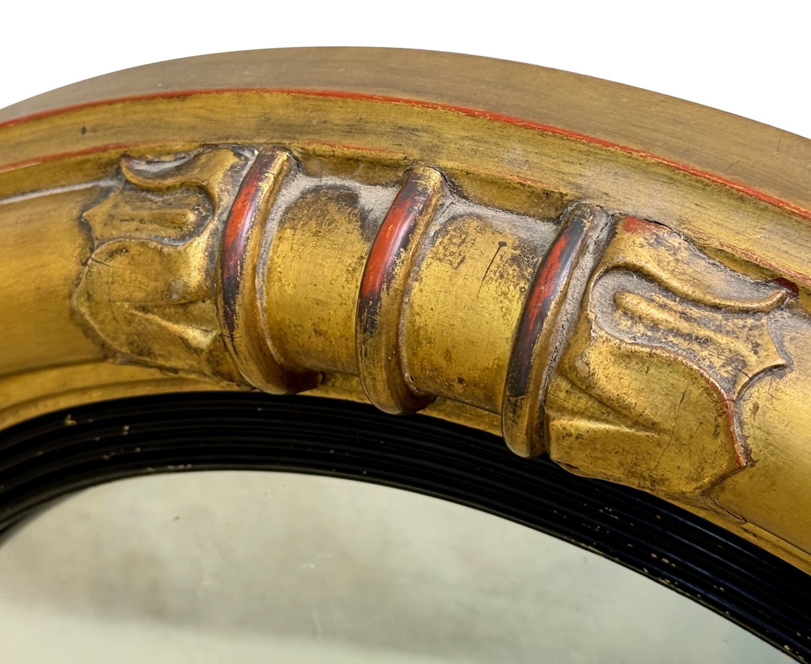 Kleine verguld houten ronde convexe spiegel, midden 19e eeuw (Engels, ca. 1840) photo Woonaccessoires