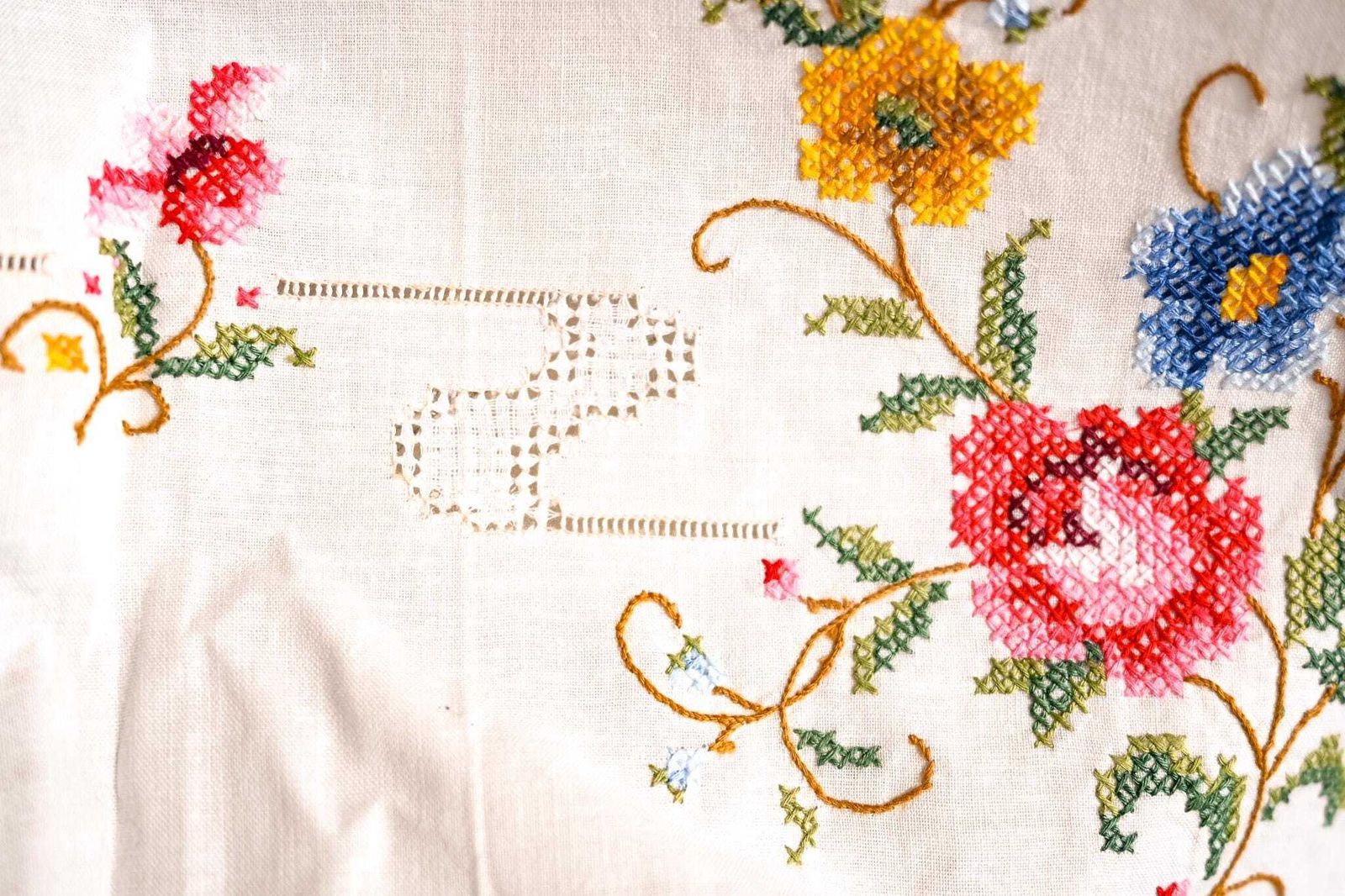 Vintage Cross Stitch Tea Tablecloth With 6 Napkins — Hand Embroidered Floral, Linen Cotton, Italian Needlework photo vinterior