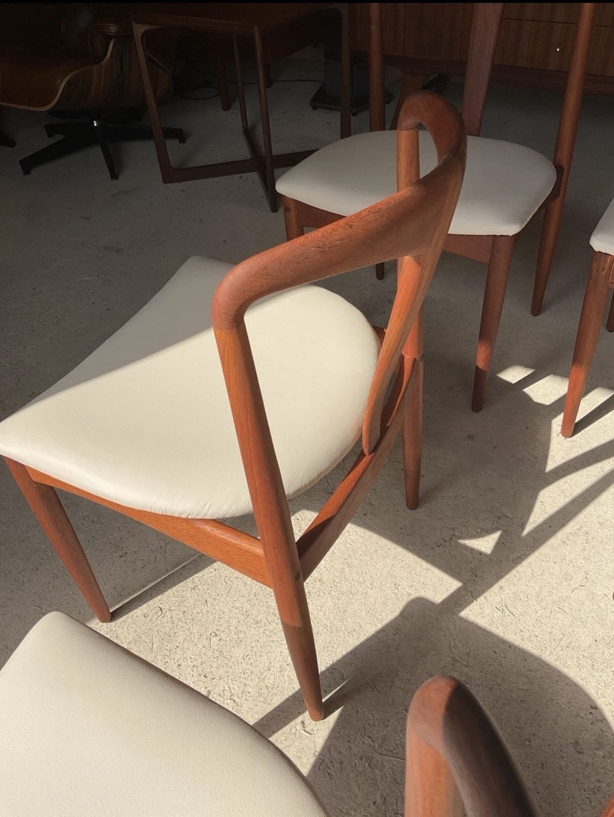 photo buy Danish Dining Chairs 'Juliane' By Johannes Andersen For Uldum Møbelfabrik