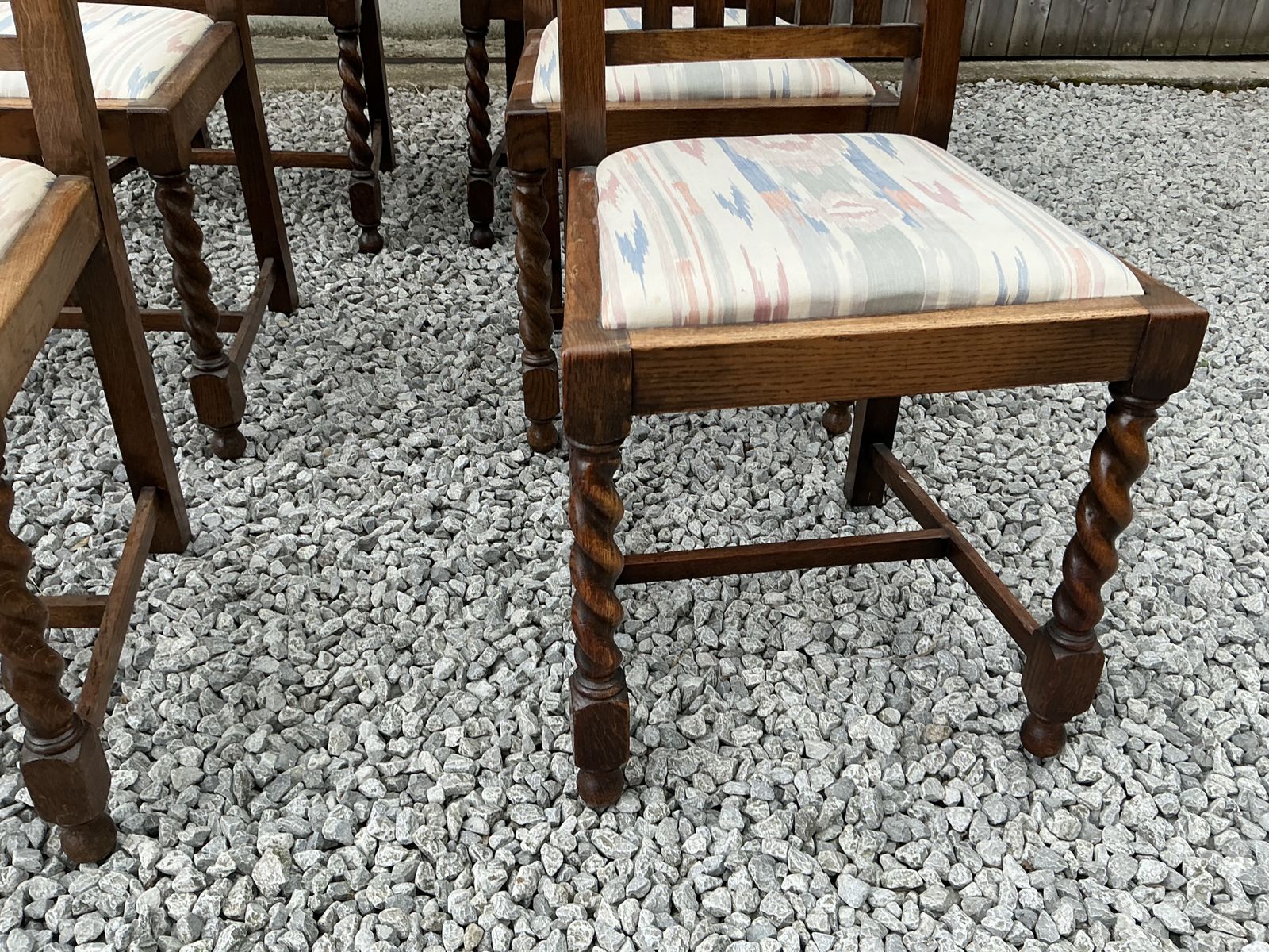 Lovely Set Of 6 Oak Twist Leg Chairs photo for sale