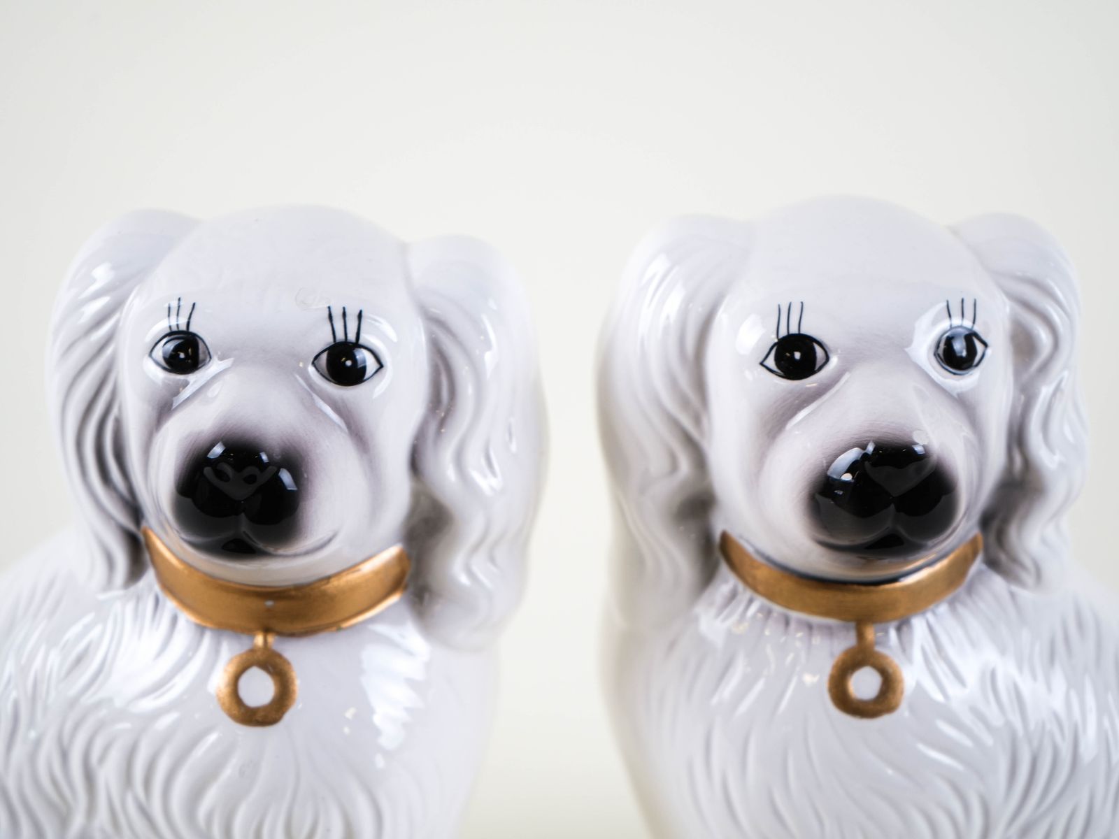 Ceramic Dog Figurines, English Style, 1970s, Made In England photo vinterior