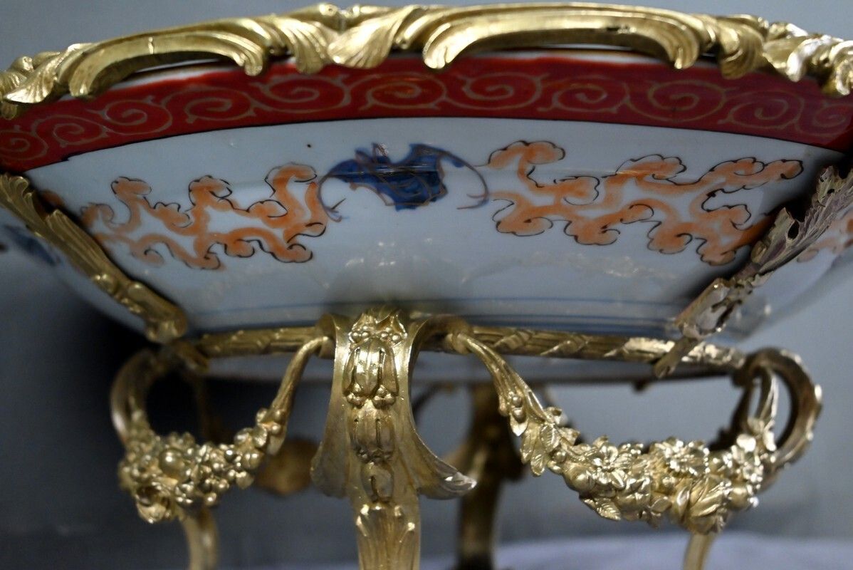 photo furniture Large Imari Porcelain Bowl With Bronze Mount, Japan – Late 19th Century