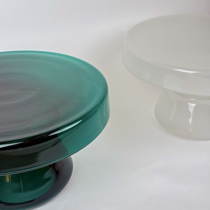 Hedendaags paar ronde, mondgeblazen Murano glazen salontafels photo for sale