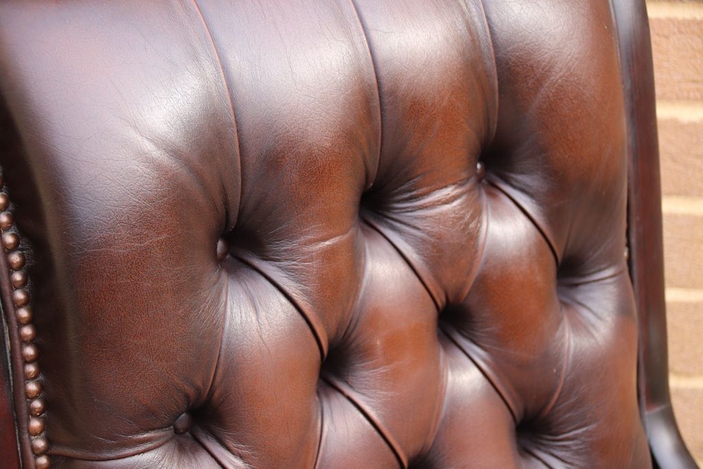 photo vintage Chesterfield Slipper Chair