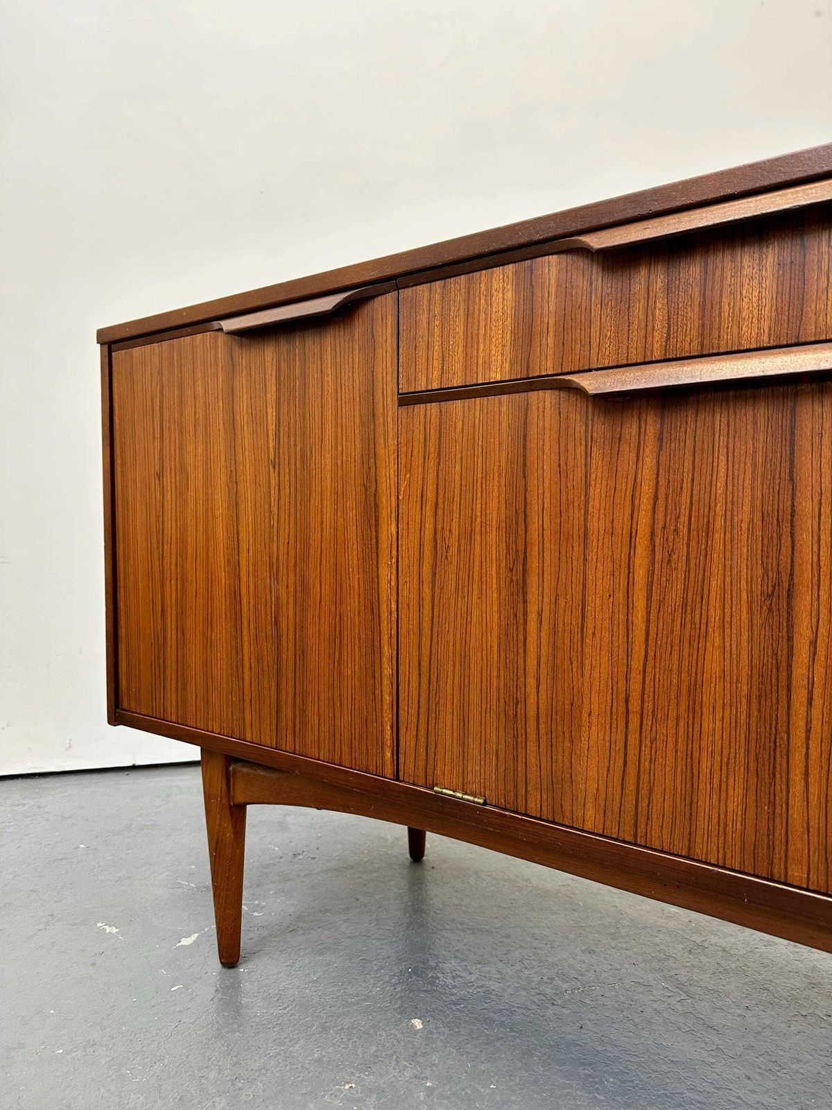 Vintage Elliotts Of Newbury Rosewood & Teak Sideboard. Eon. Retro Danish G Plan Mid Century photo Furniture