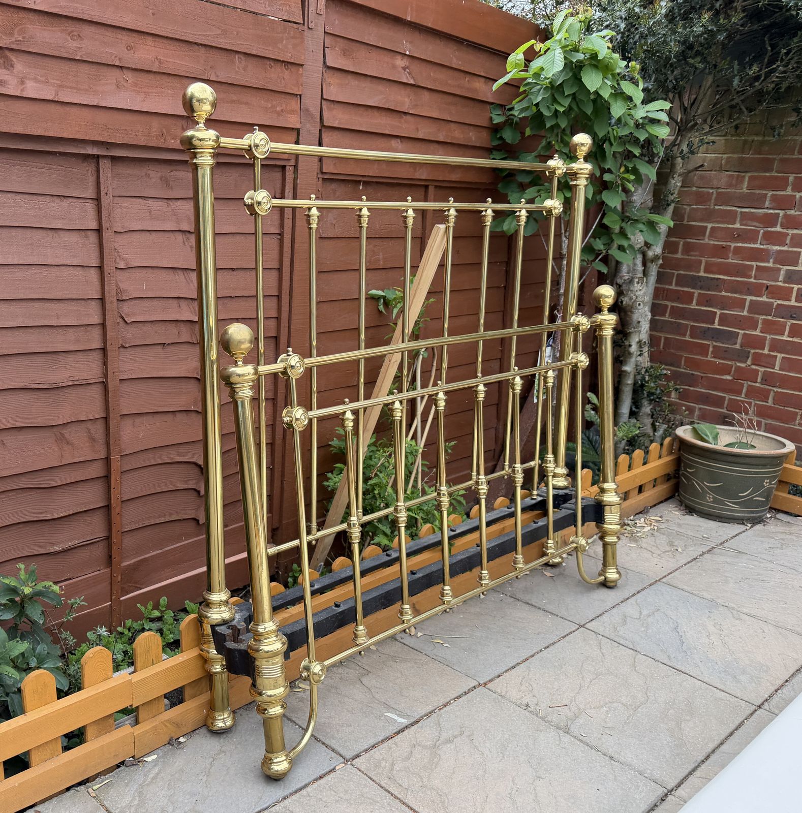 photo vintage Stunning Victorian All Brass & Cast Iron Double Bed Frame & Base (Spare Of Repair)
