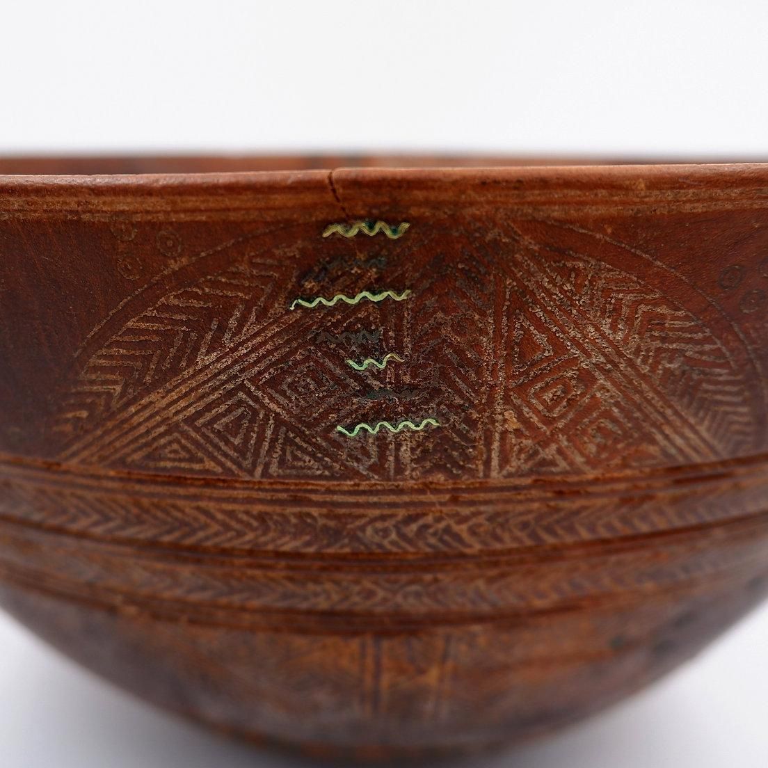Large Carved Tribal Wooden Bowl, Wabi Sabi Style, 20th Century, 32.5cm photo vinterior