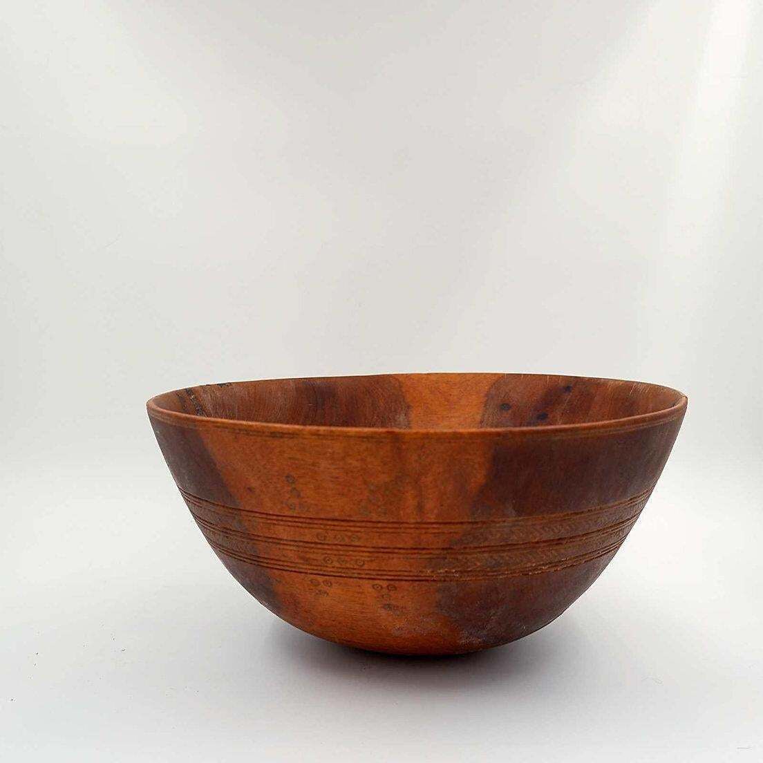 Large Carved Tribal Wooden Bowl, Wabi Sabi Style, 20th Century, 32.5cm photo buy