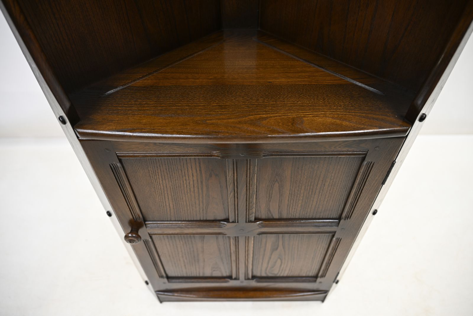 367.0 Ercol Elm Corner Cabinet Display Unit Exc Free Uk Delivery photo