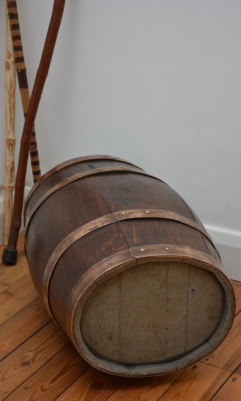 688.0 Victorian Oak Country House Coopered Barrel Umbrella Stand photo