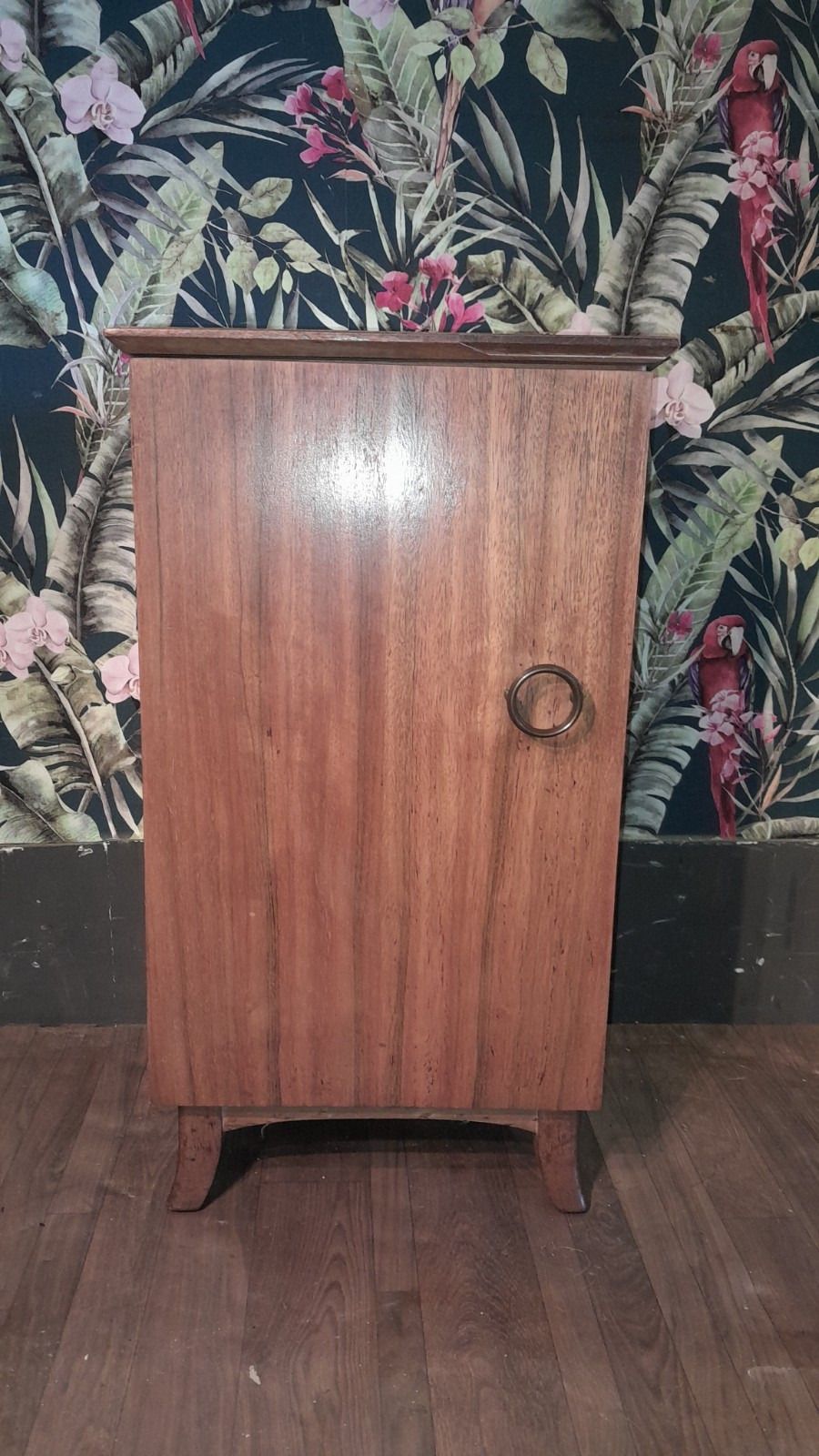 Stylish Mid Century 1 Door Bedside Cabinet With Original Handle.