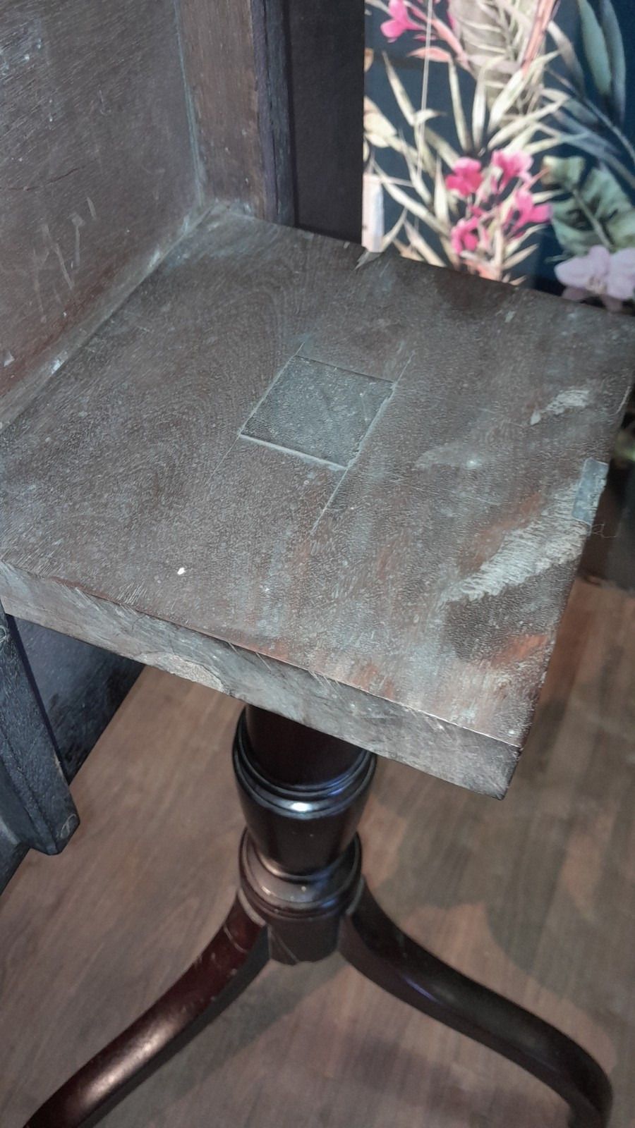 photo furniture Original Geaorgian Mahogany Tilt Top, Loo Table With Original Fittings