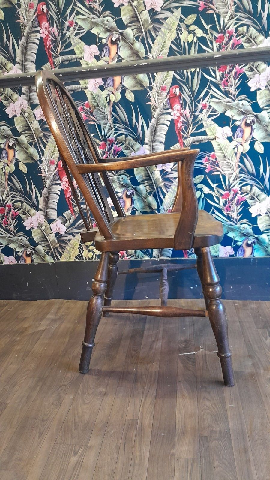 Antique Windsor Wheelback Spindle Carver Chair, Great Condition photo Furniture