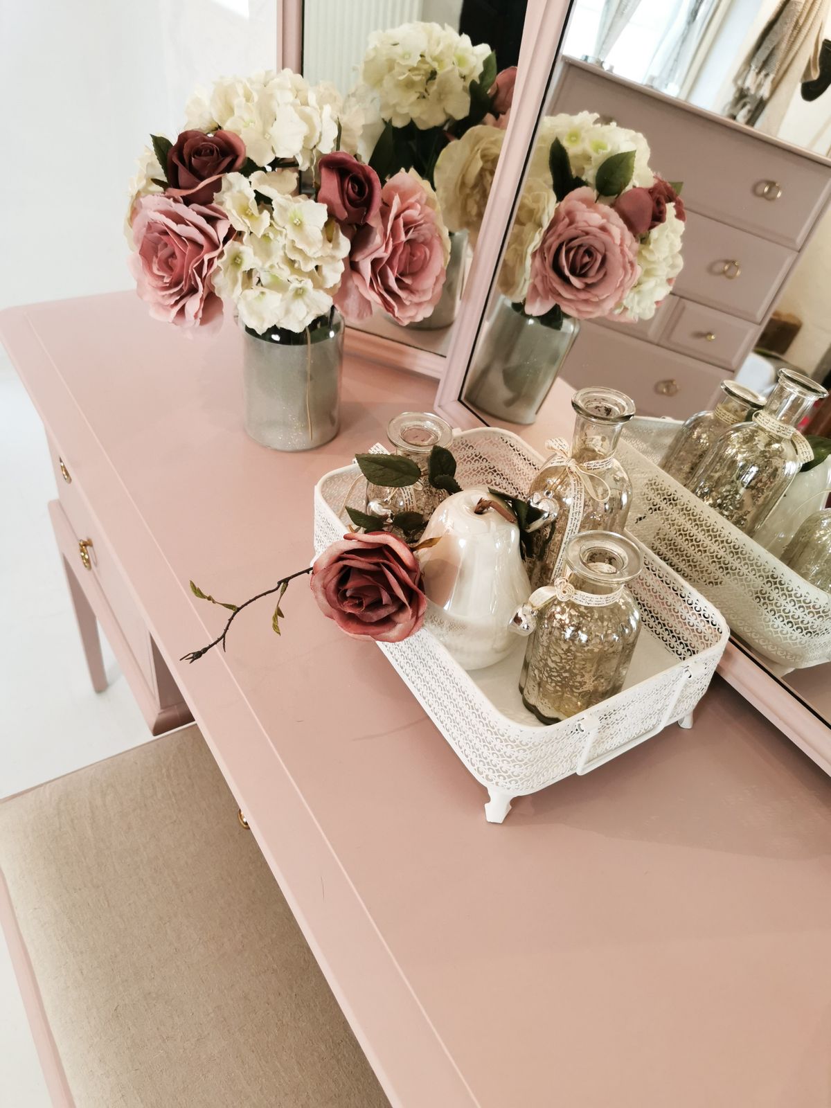 Spray Painted Dusky Pink Stag Minstrel Dressing Table Set With Triple Mirror & Stool photo vinterior