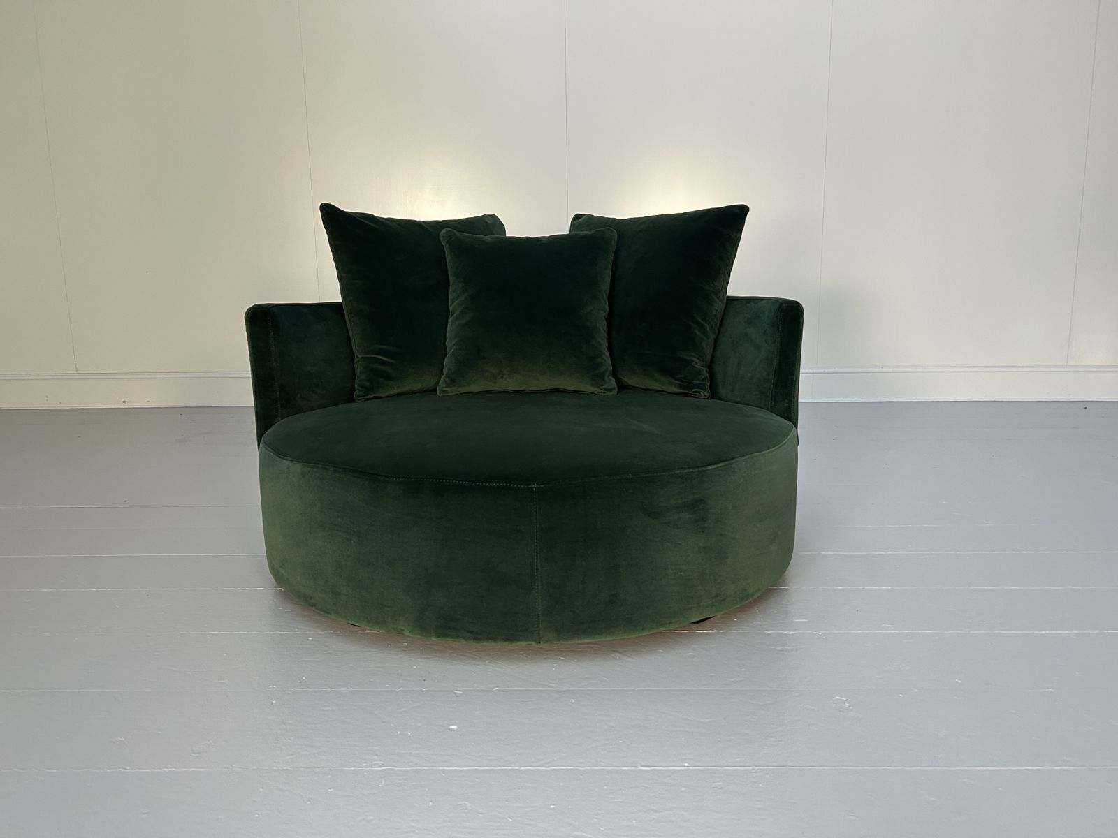 Fendi Casa Round Circular Chaise Daybed In Green Italian Velvet