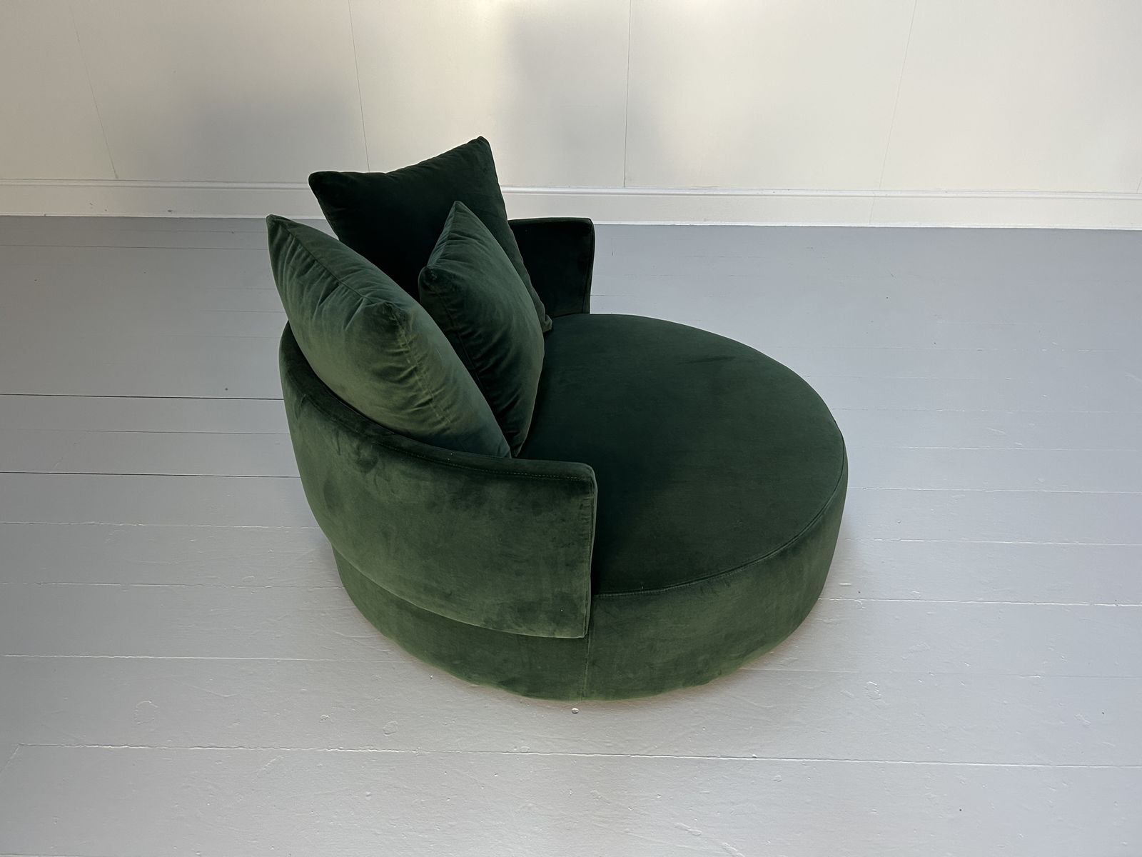 Fendi Casa Round Circular Chaise Daybed In Green Italian Velvet photo buy