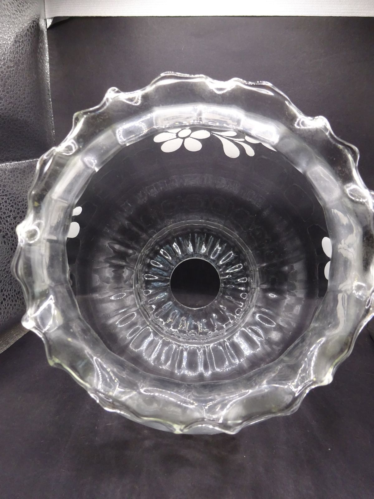 89.0 Mid Century French Ribbed Glass Light Shade 43mm Fitter photo
