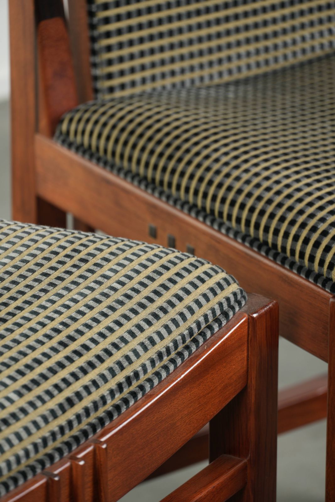 719.0 Set Of 2 Beautiful Art Deco Design Schuitema Dining Chairs With Wooden Frame And Luxurious Fabric Upholstery From The Decoforma Series. photo