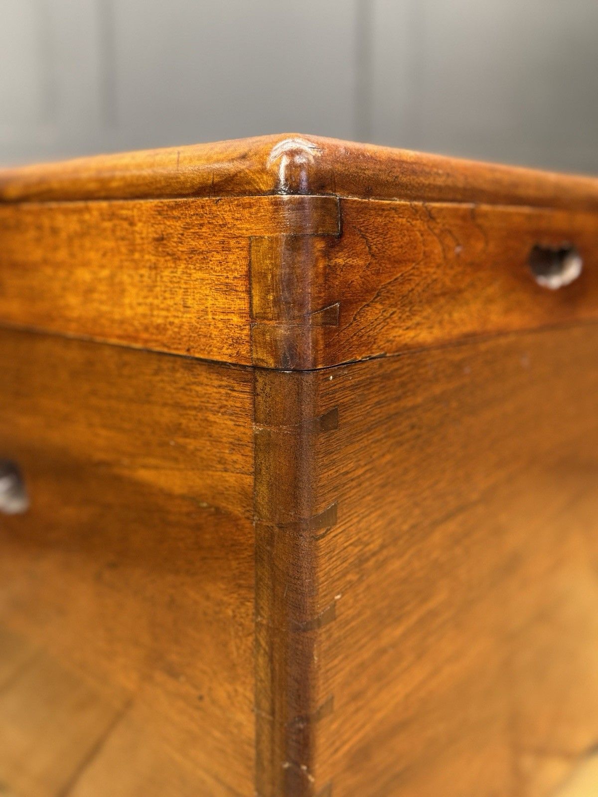 photo furniture Chinese Camphor Wood Blanket Box Trunk Chest Coffee Table Lockable Storage