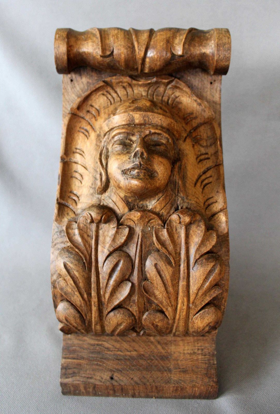 Zeer Grote Antieke Sierkorbeel Van Hout, Scrolldesign, Mannengezicht, Vlaamse Stijl, Acanthus, Architecturaal, Stijl Renaissance, Sloophout photo furniture