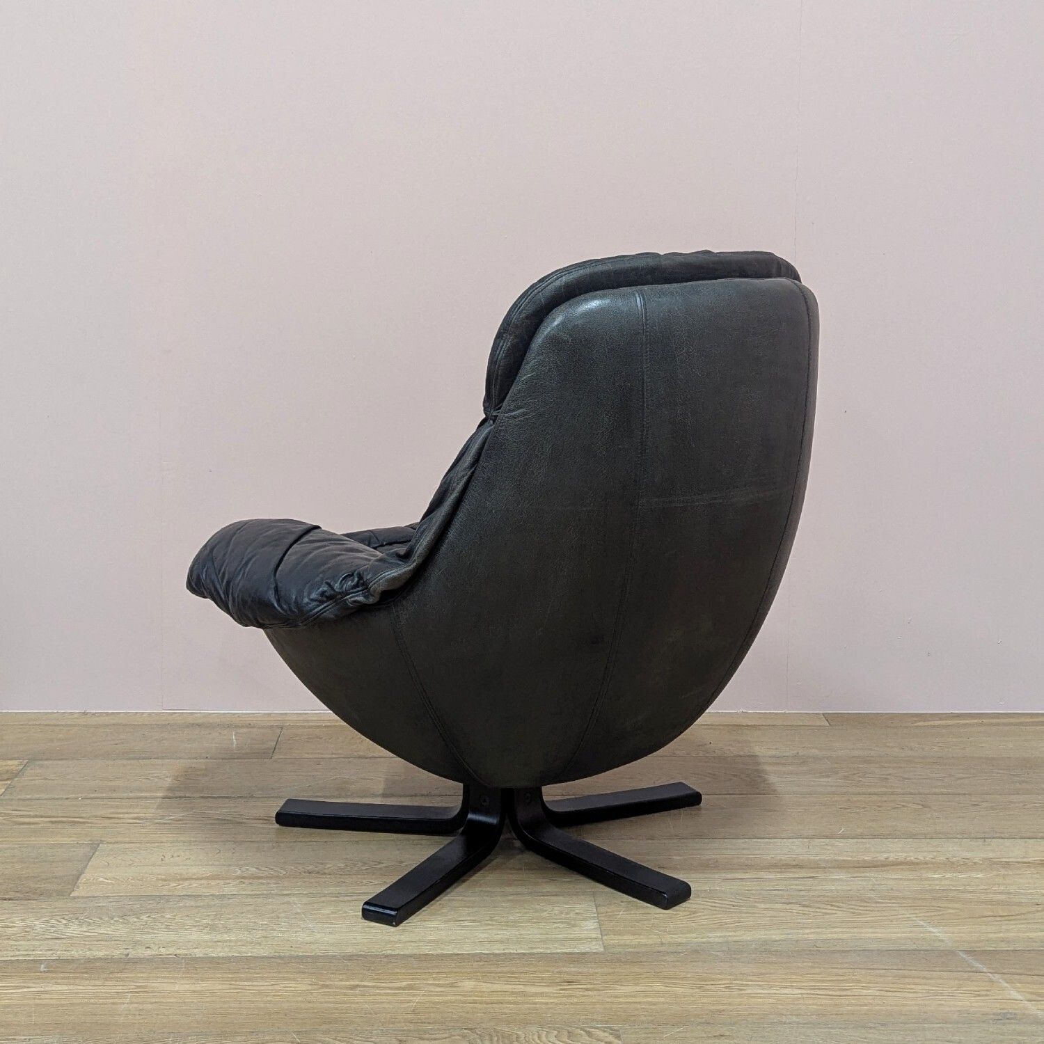 Original Midcentury Danish Leather Swivel Chair By Bramin photo Furniture