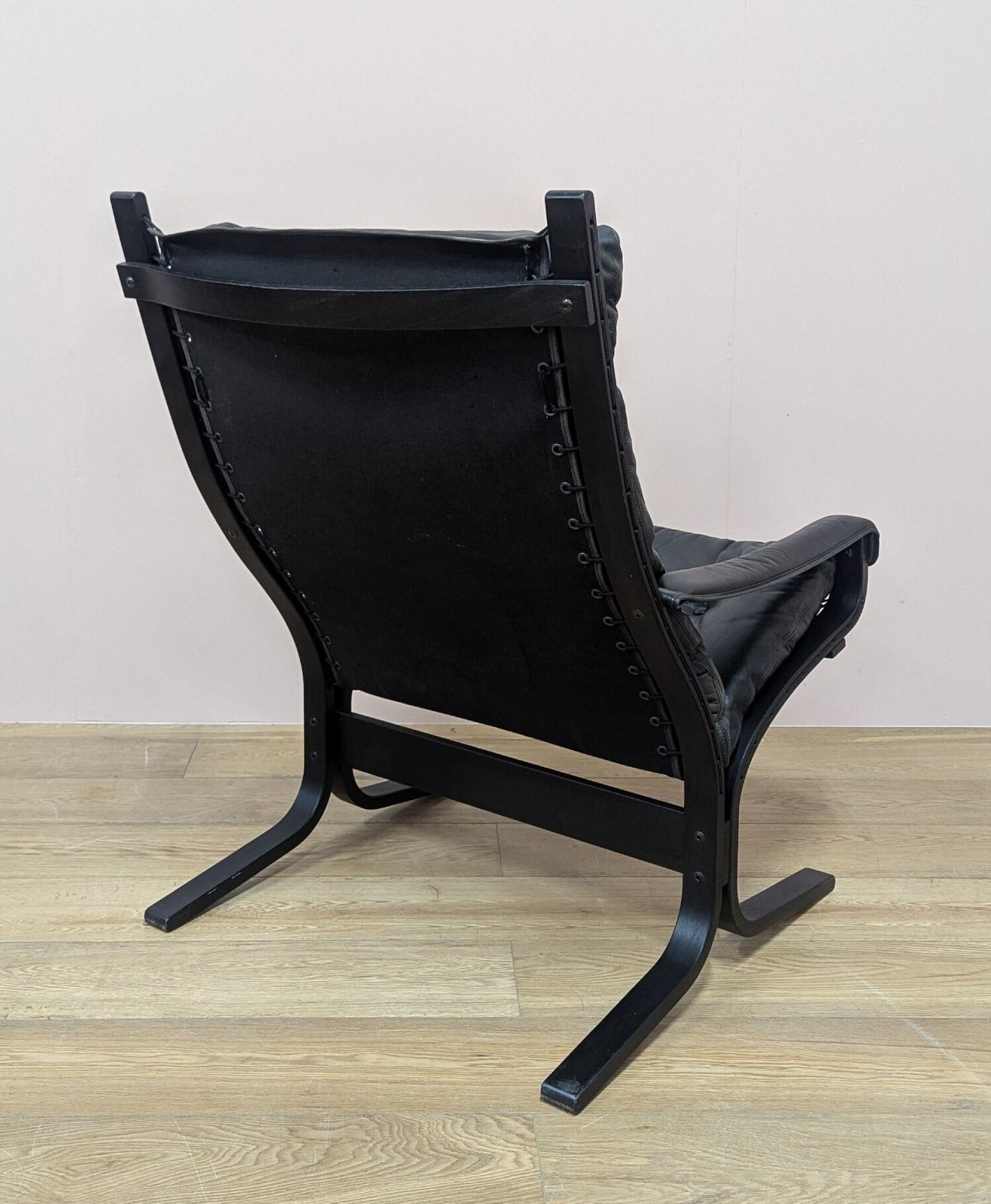 Midcentury 1970s Tall Leather ‘Siesta’ Chair By Westnofa photo vinterior