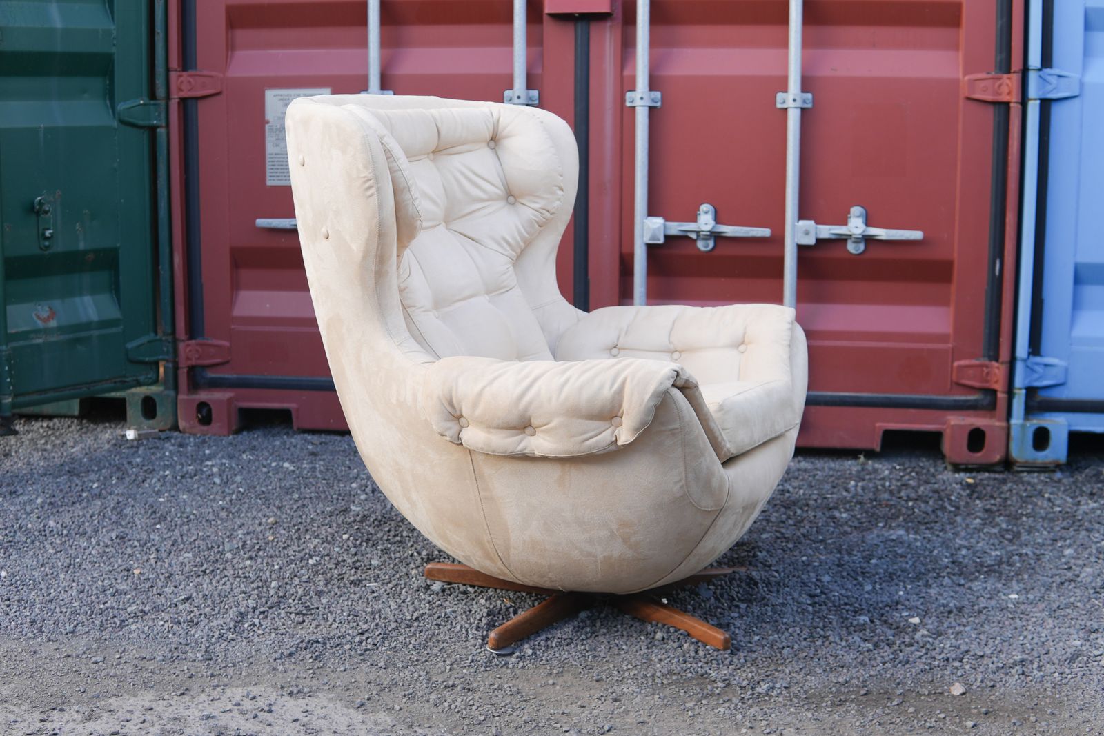 Mid Century Teak And Cream Suede Leather Swivel Chair In The Style Of Parker Knoll Statesman, 1960s photo Furniture