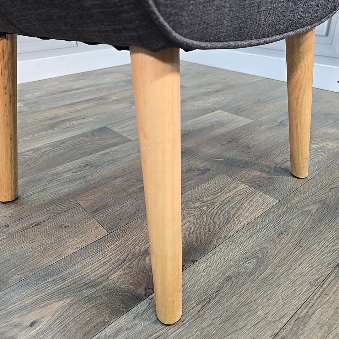 photo vintage Retro Armchair & Footstool Mid Century Style – Grey Upholstery Wooden Legs Chair