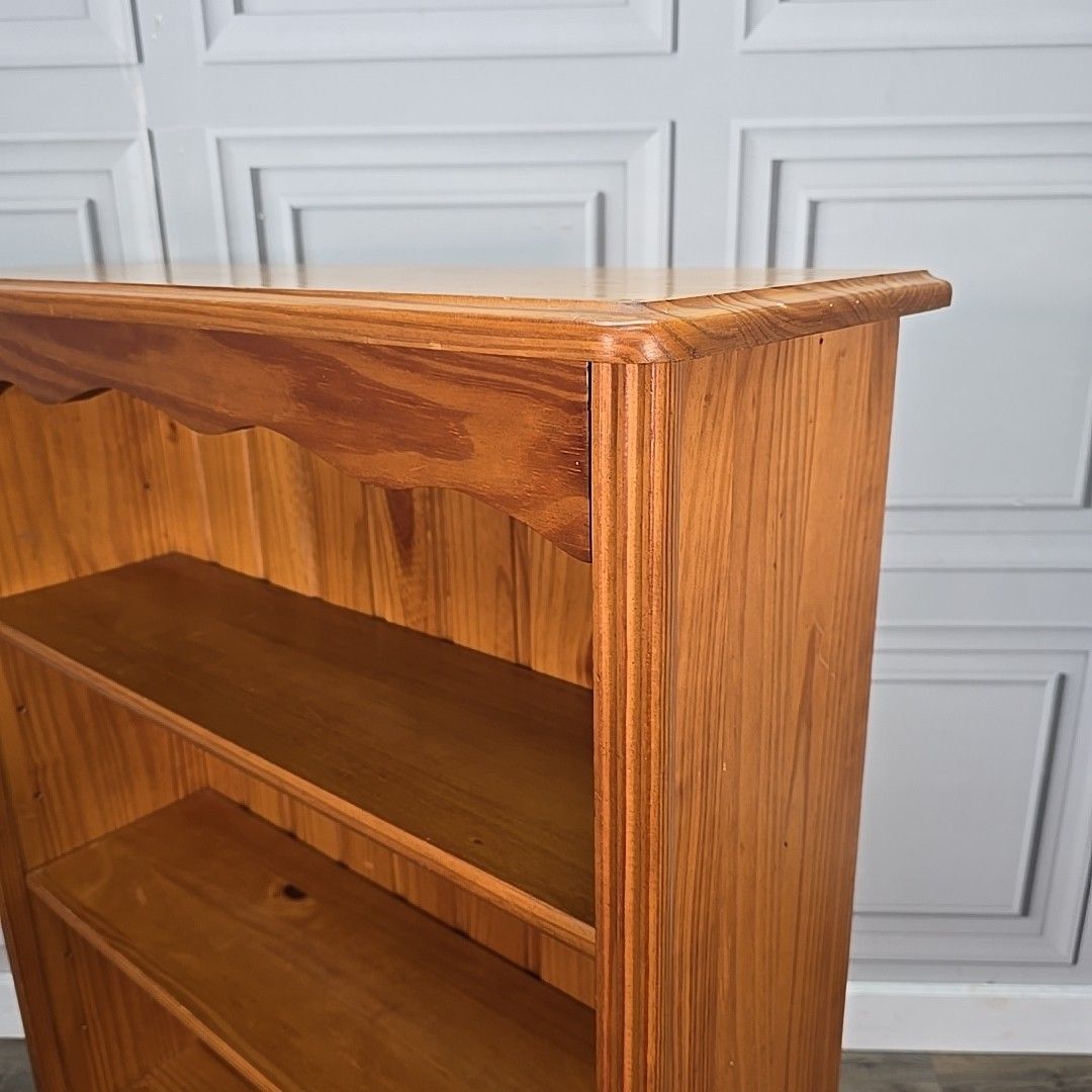 photo vintage Retro Low Wooden Bookcase 3 Shelf / Shelves Country Farmhouse Vintage Solid Pine