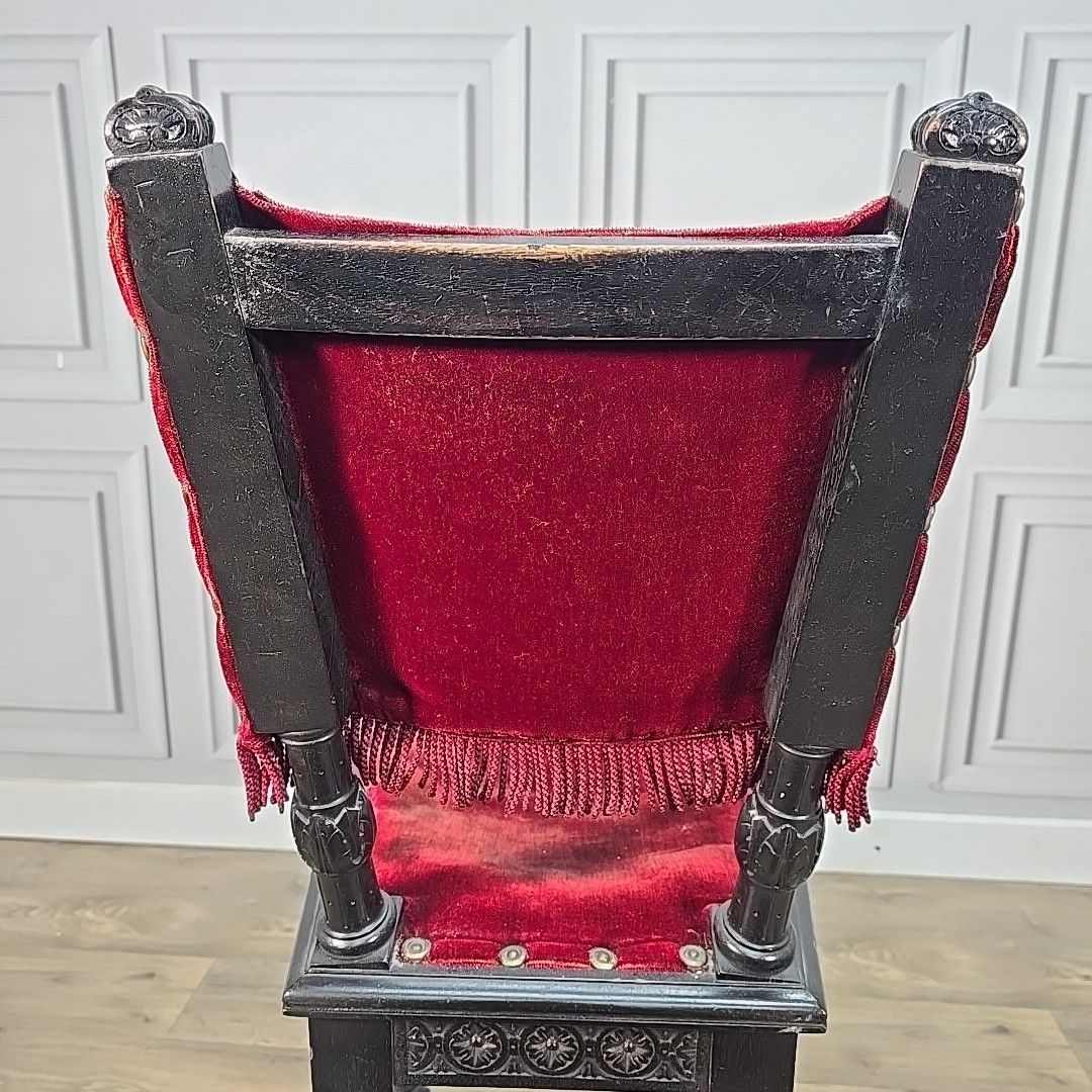 photo vintage Antique Victorian Bedroom Chair Carved Ebonised Side – Renaissance Style Wooden