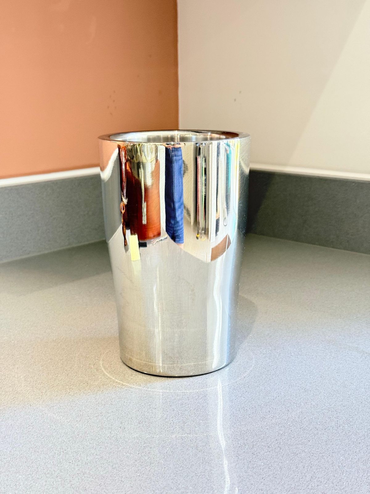 Décoration Seau à champagne moderniste en acier inoxydable / refroidisseur à vin, décoration intérieure moderne, idée cadeau photo