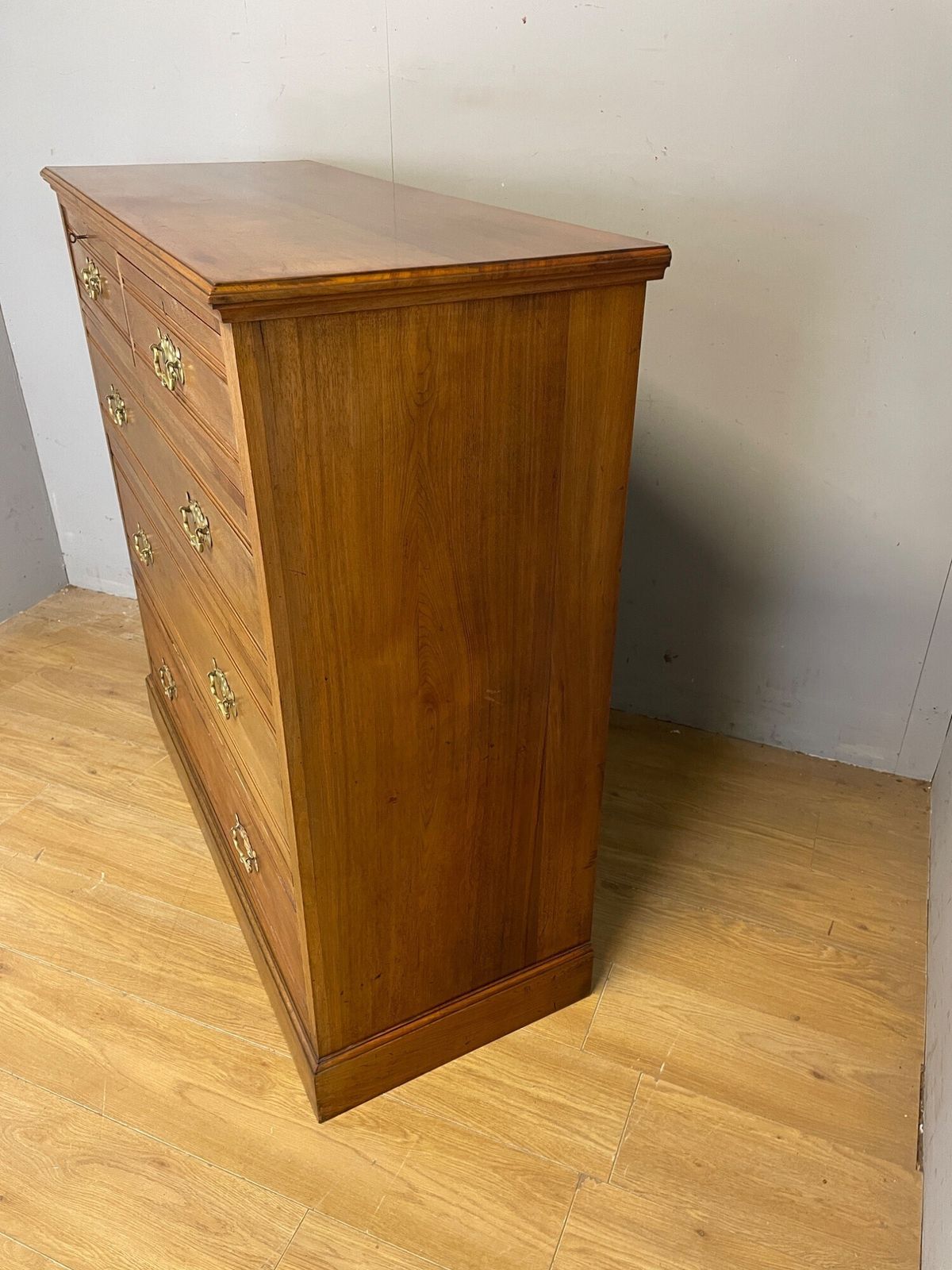 Arts And Crafts Solid Satin Walnut Four Height Chest Of Drawers photo 445.0