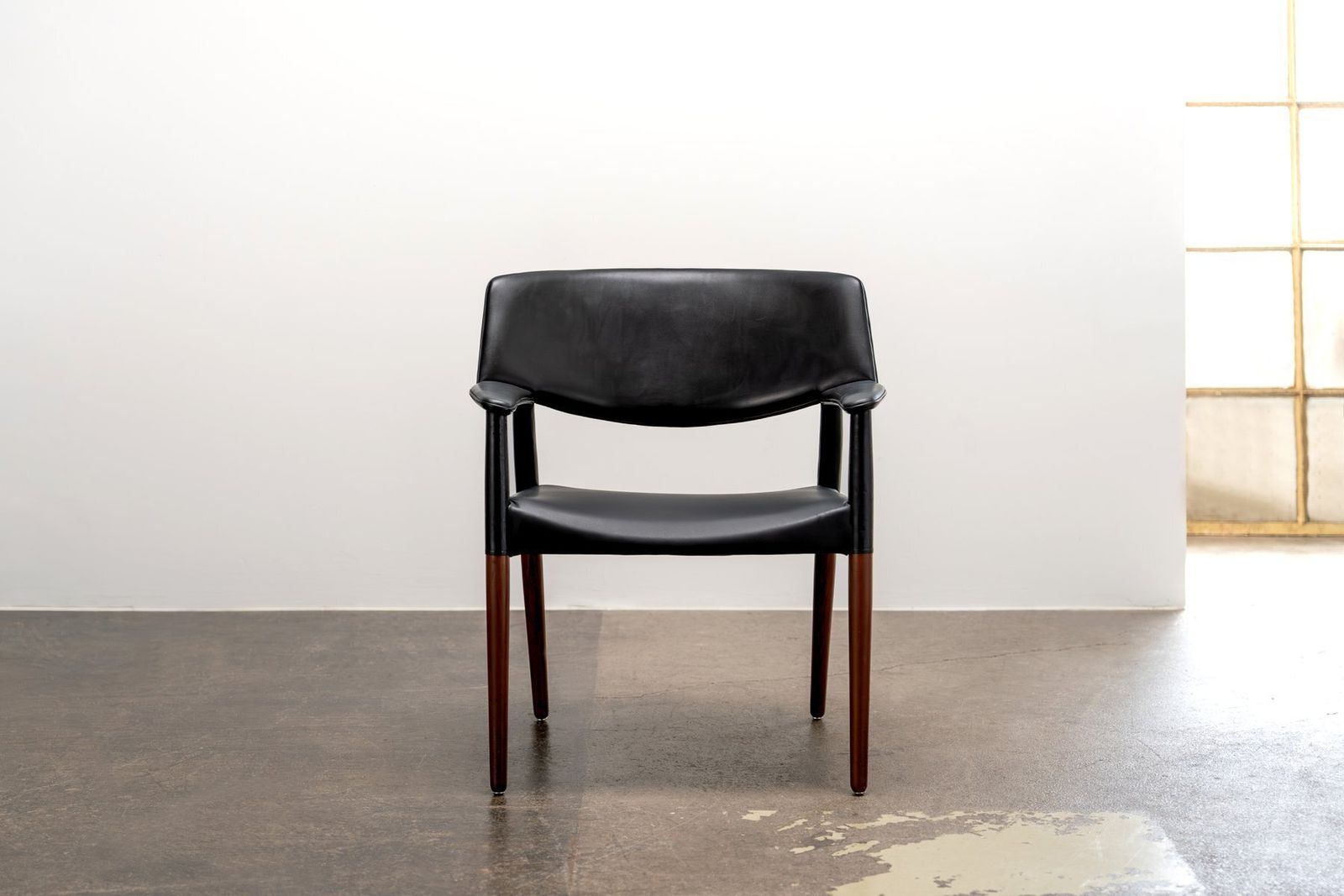 Leather Armchair By Ejnar Larsen And Aksel Bender Madsen For Willy Beck, 1949 photo furniture
