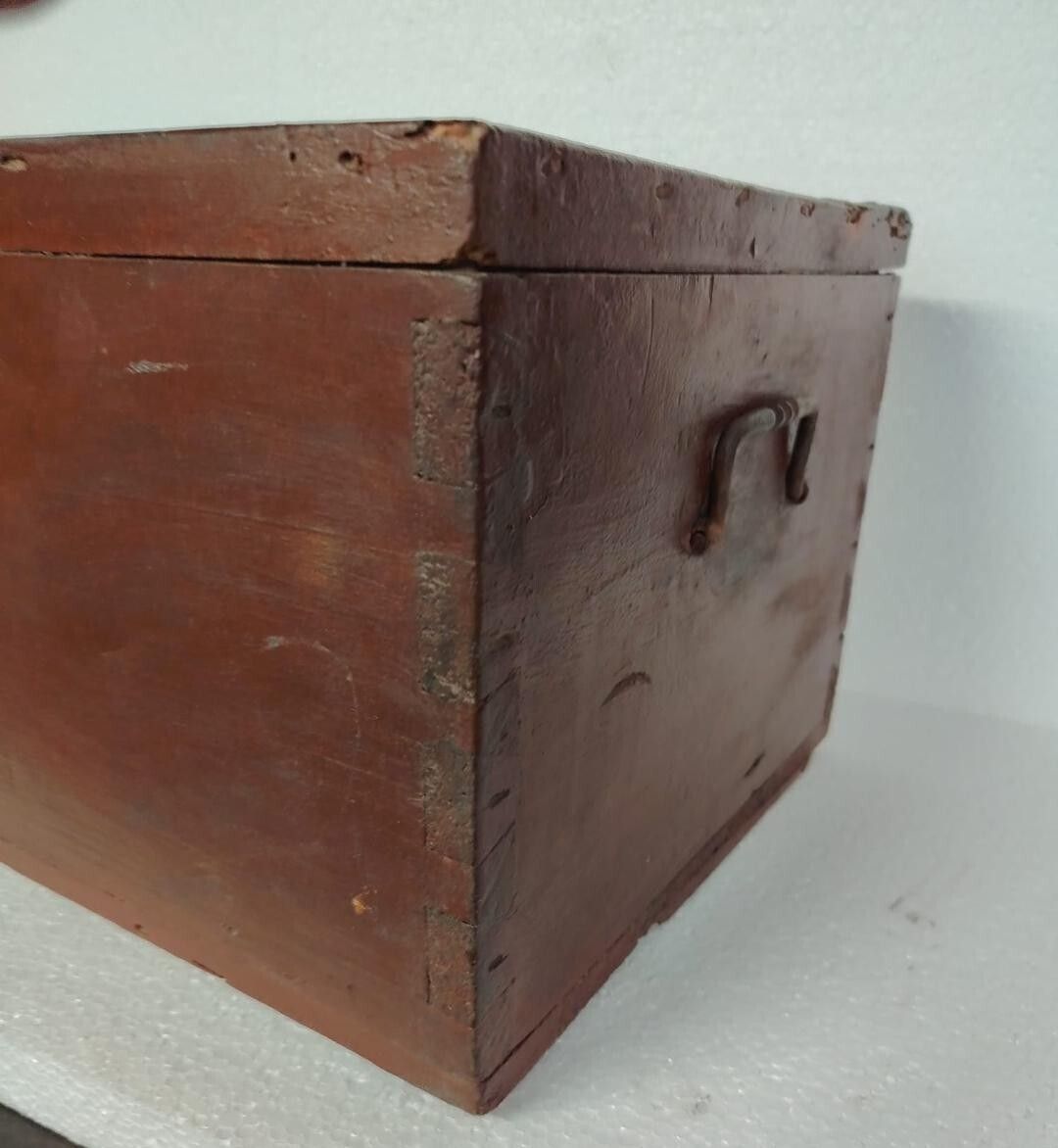 Antique Wooden Box From The 17th Century photo 363.0