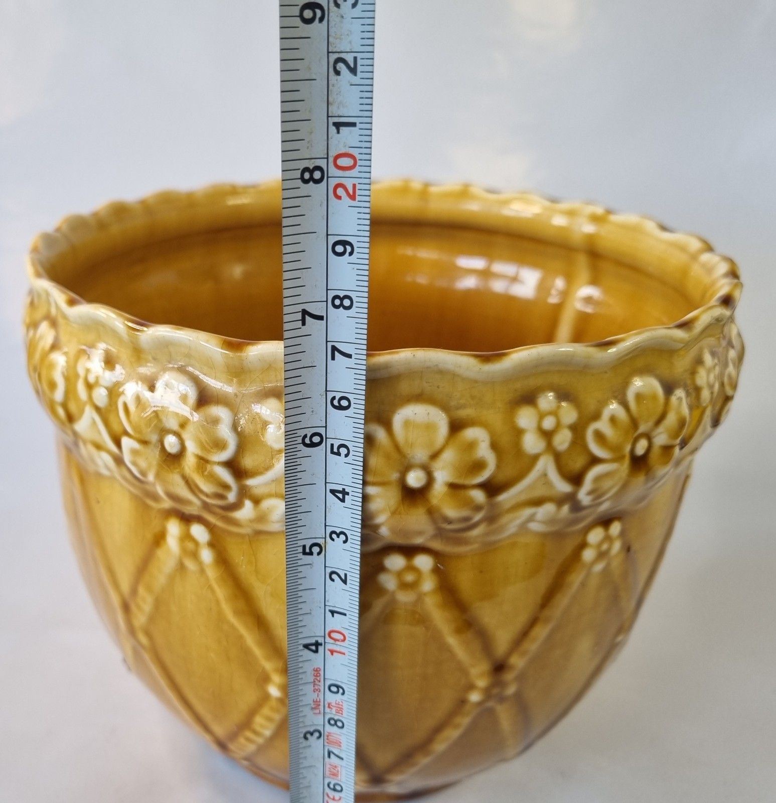 photo vinterior Antique C1919 Medium Mustard Yellow Majolica Jardiniere Ornate Floral Plant Pot